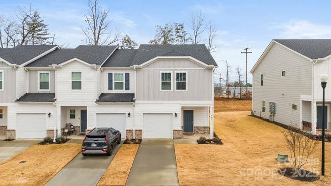 947 Yarn Way Property Photo