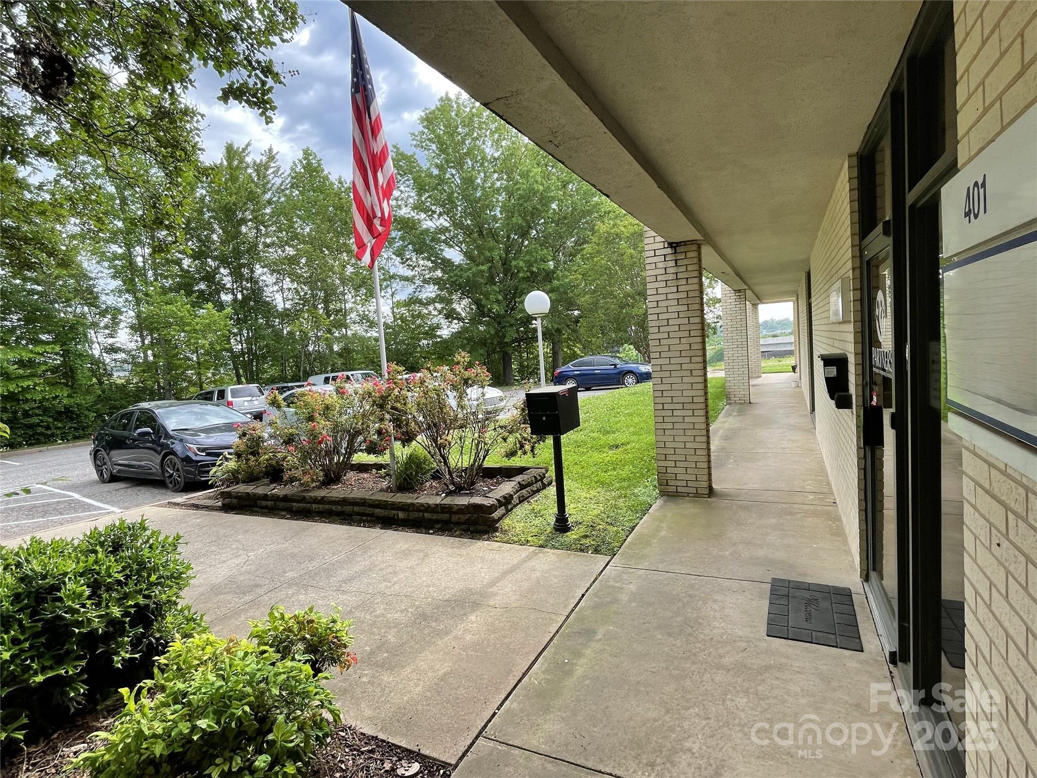 1835 Davie Avenue Suite 401 Property Photo 1