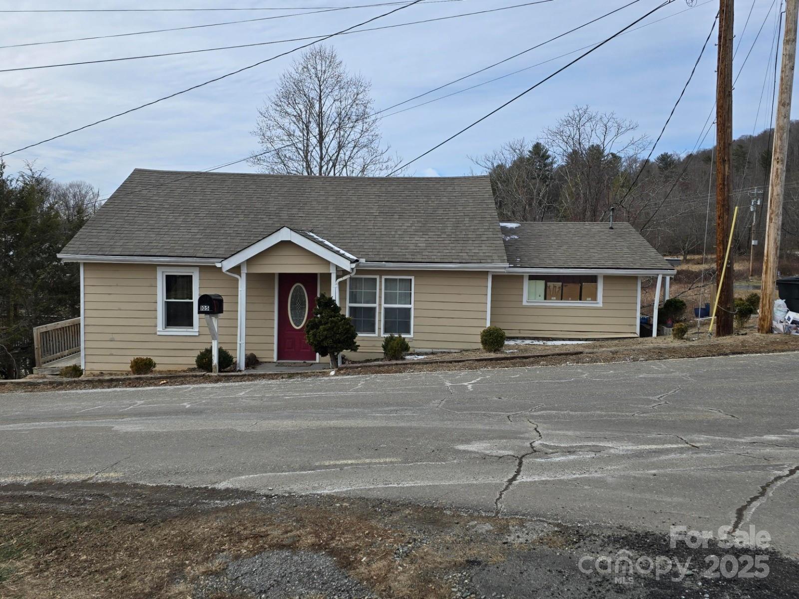 105 Hickory Lane Property Photo