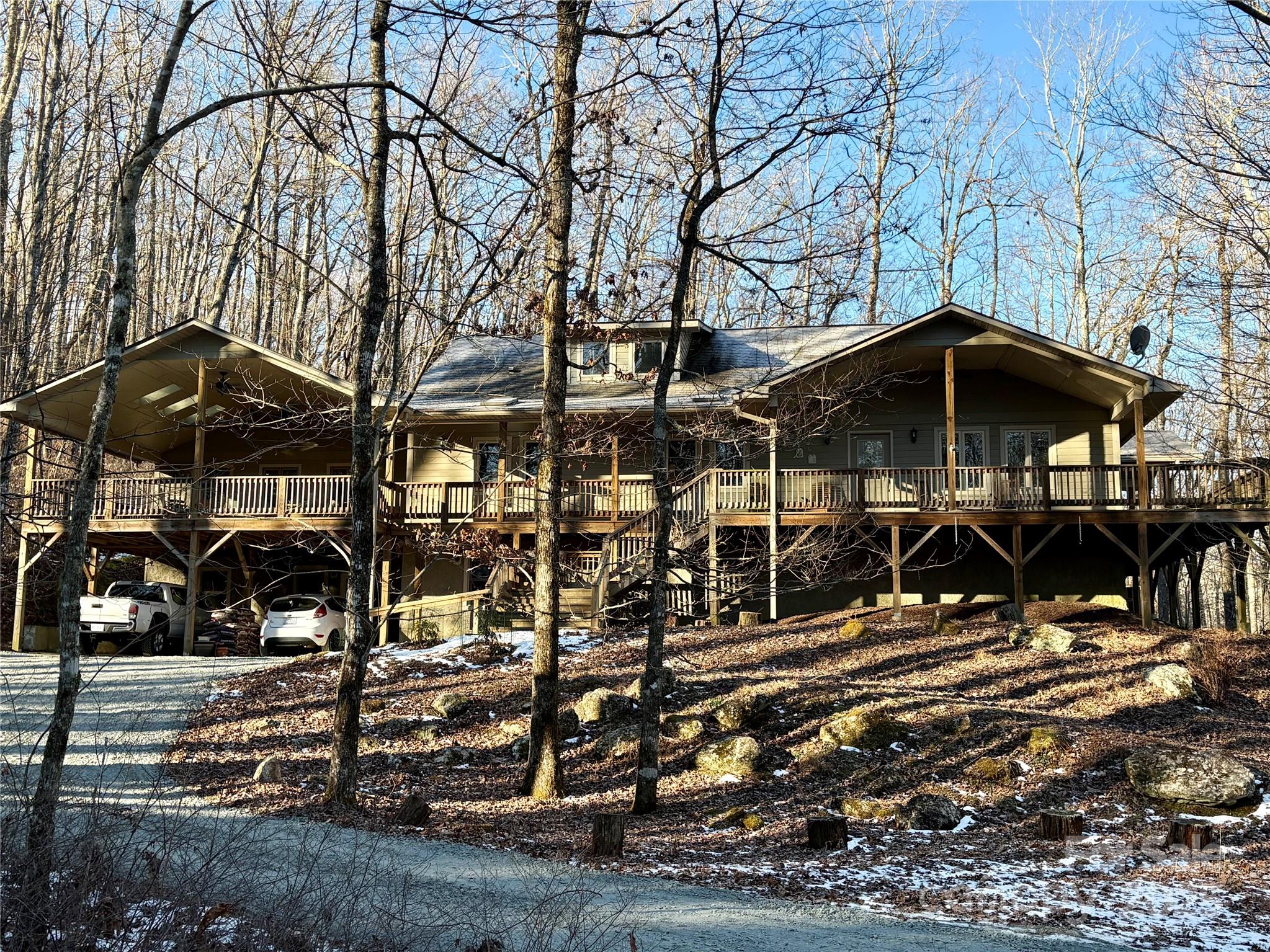 121 Red Oak Lane Property Photo