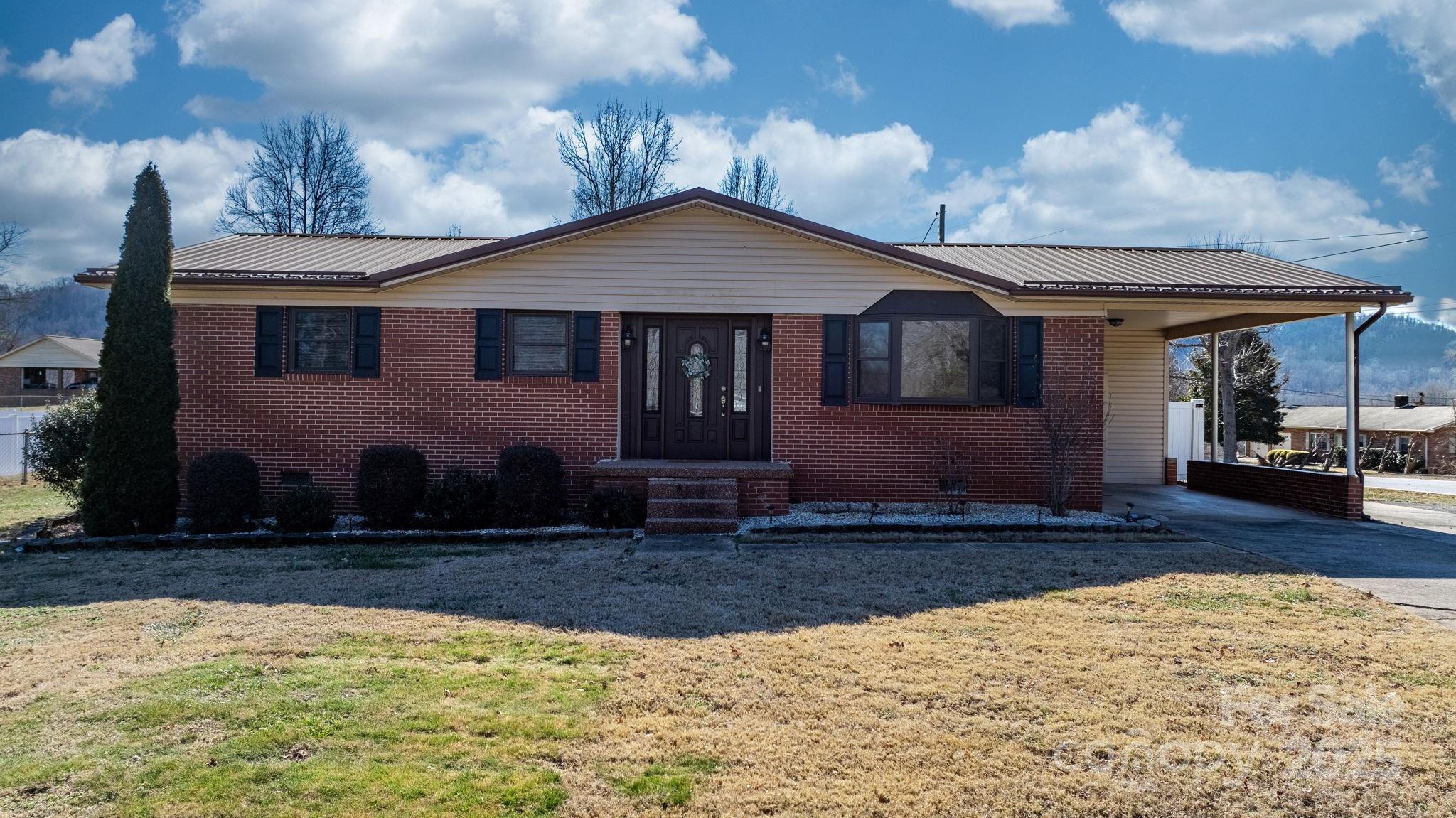 2546 Holly Hills Avenue Property Photo