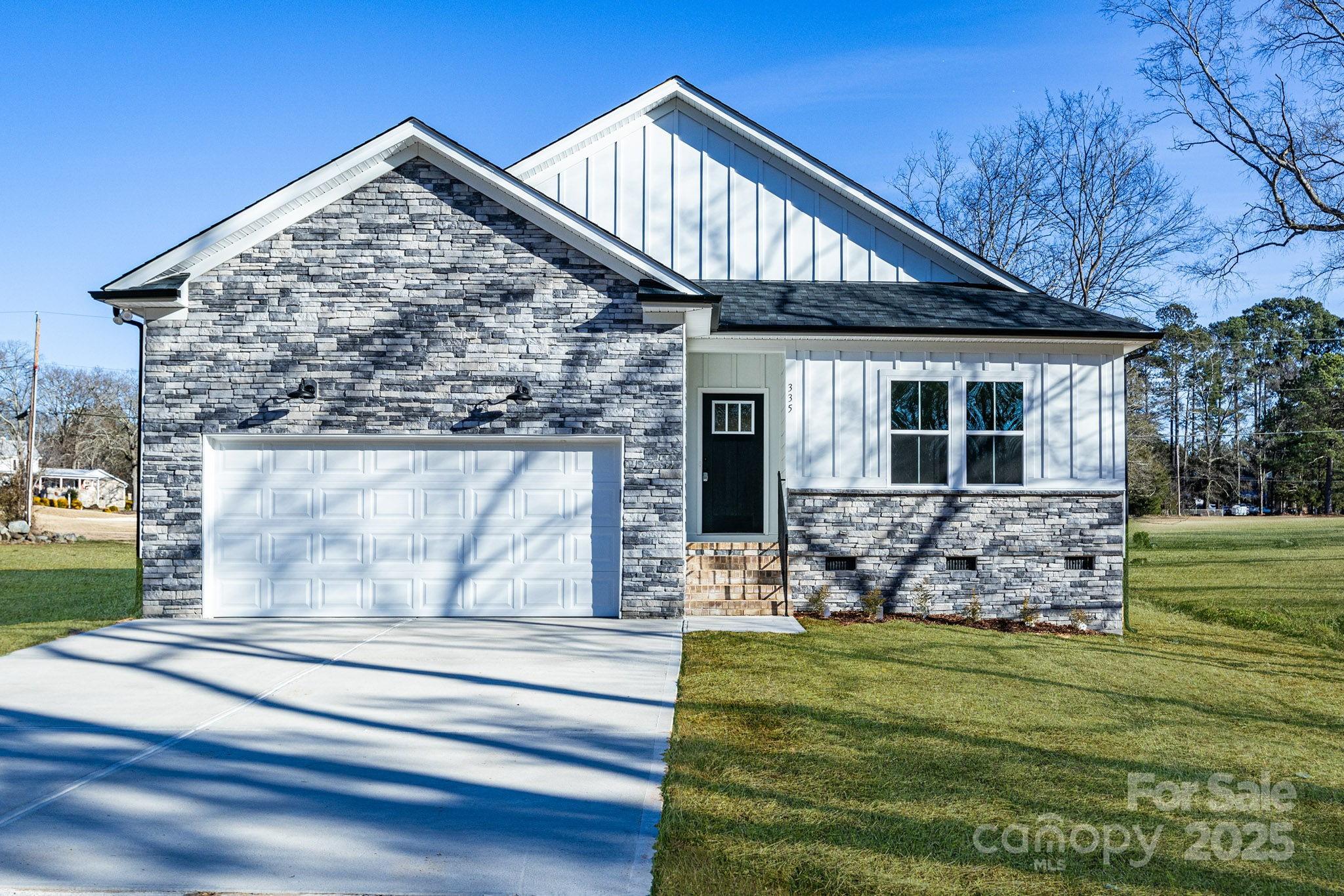 Saluda Real Estate Listings Main Image