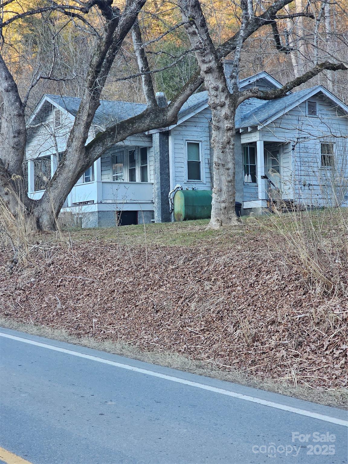 1820 Grapevine Road Property Photo 4