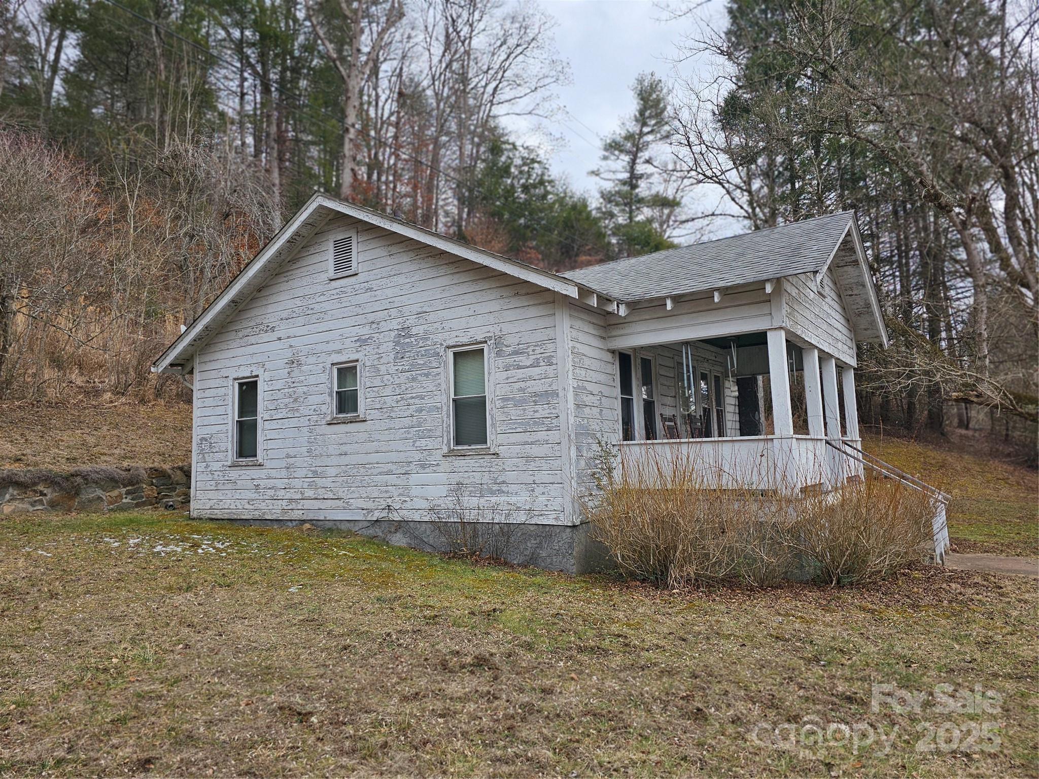 1820 Grapevine Road Property Photo 6