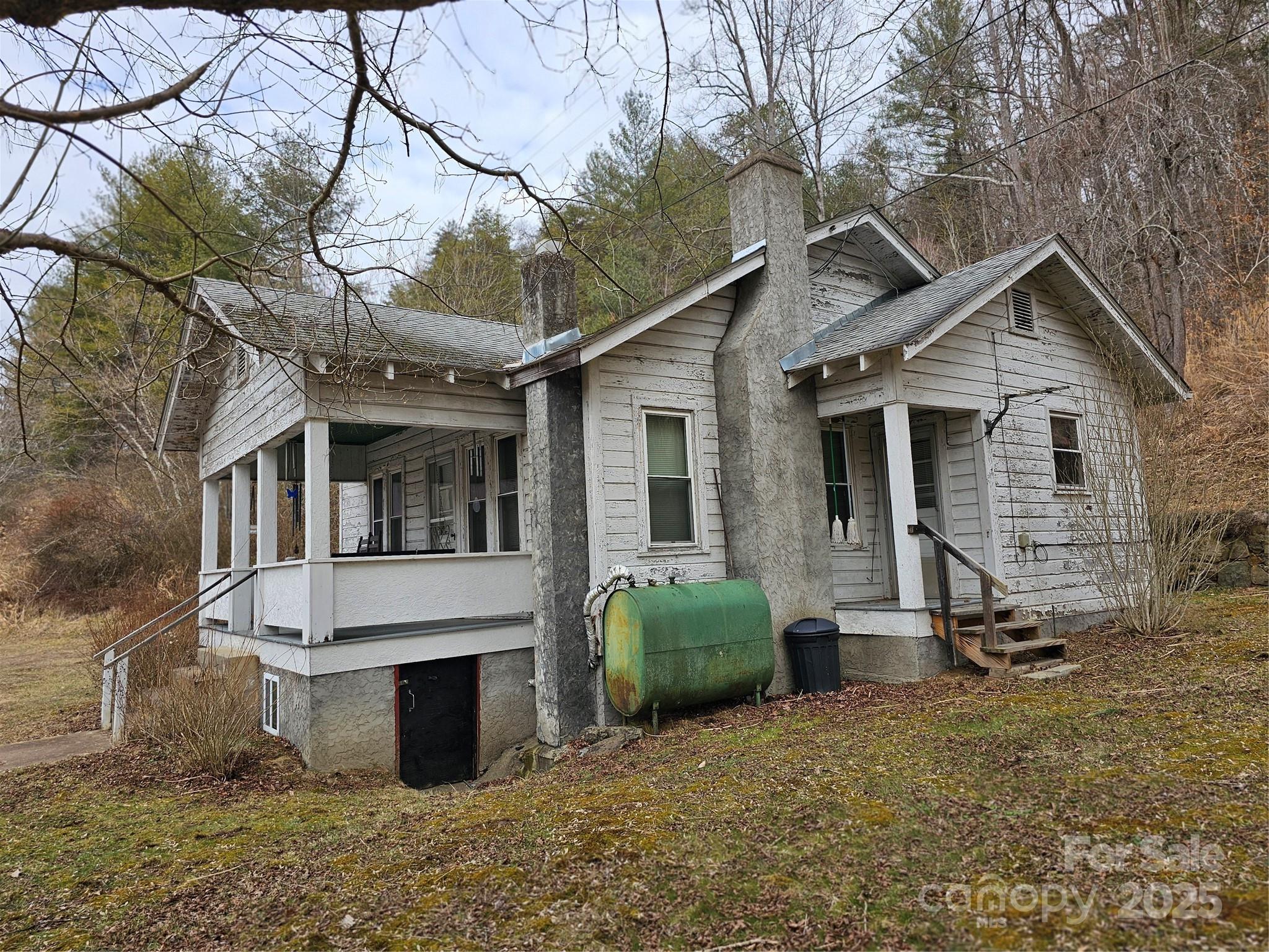 1820 Grapevine Road Property Photo 7