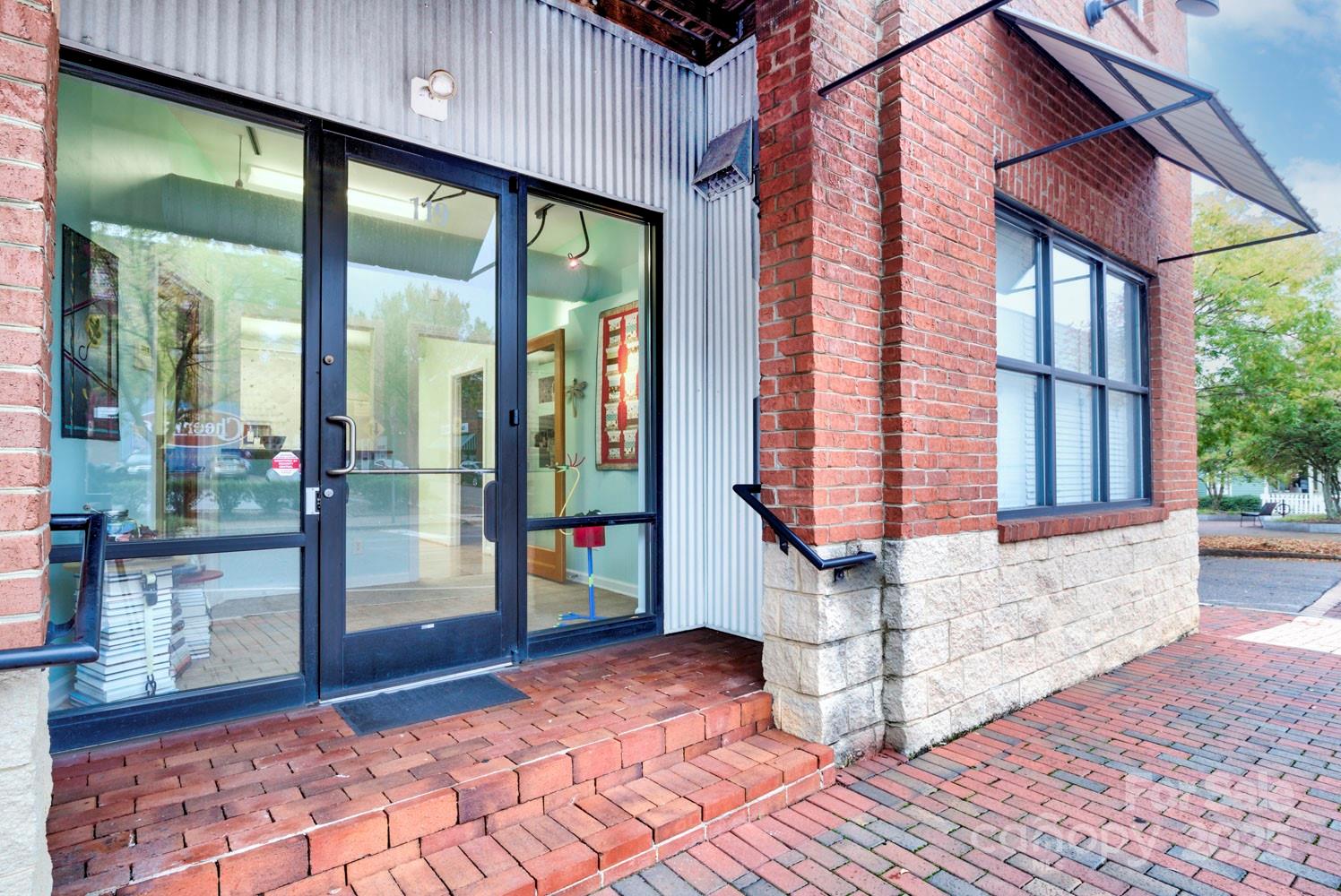 119 S Lee Street Property Photo 3