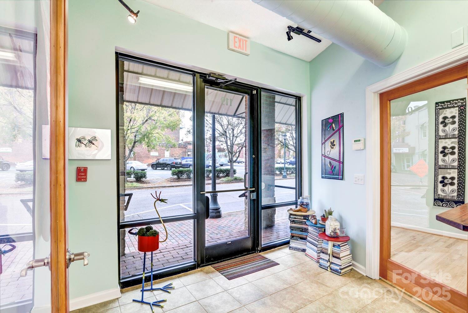 119 S Lee Street Property Photo 4