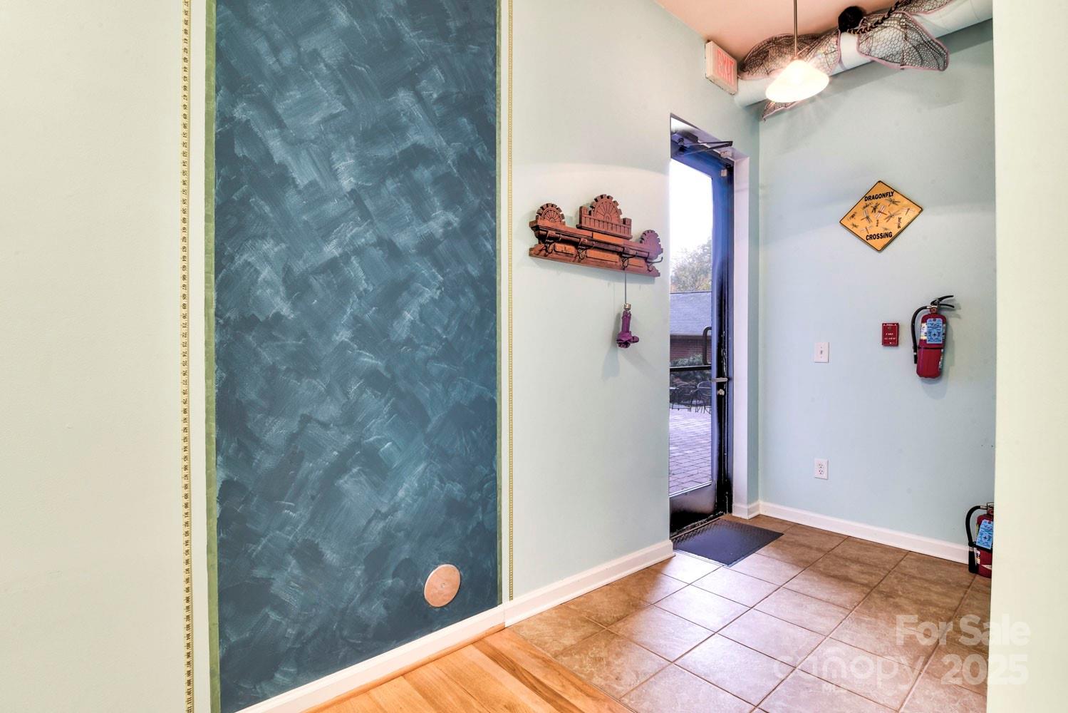 119 S Lee Street Property Photo 9