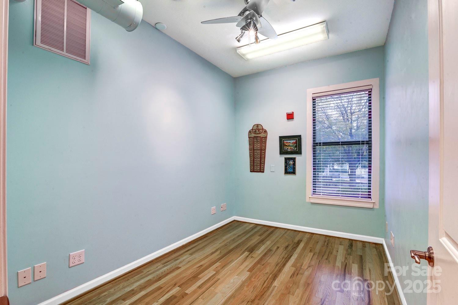 119 S Lee Street Property Photo 11