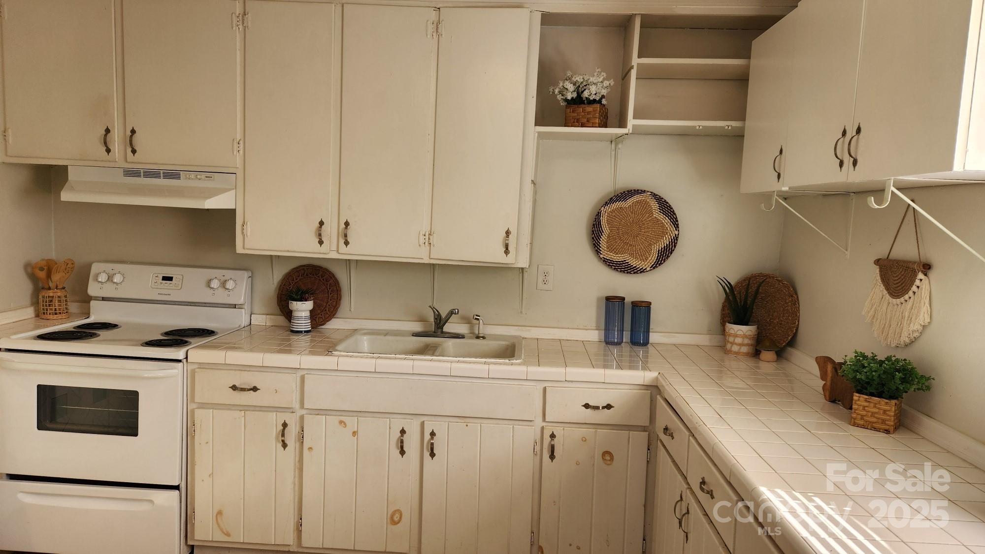 508 Arlington Circle Property Photo 4