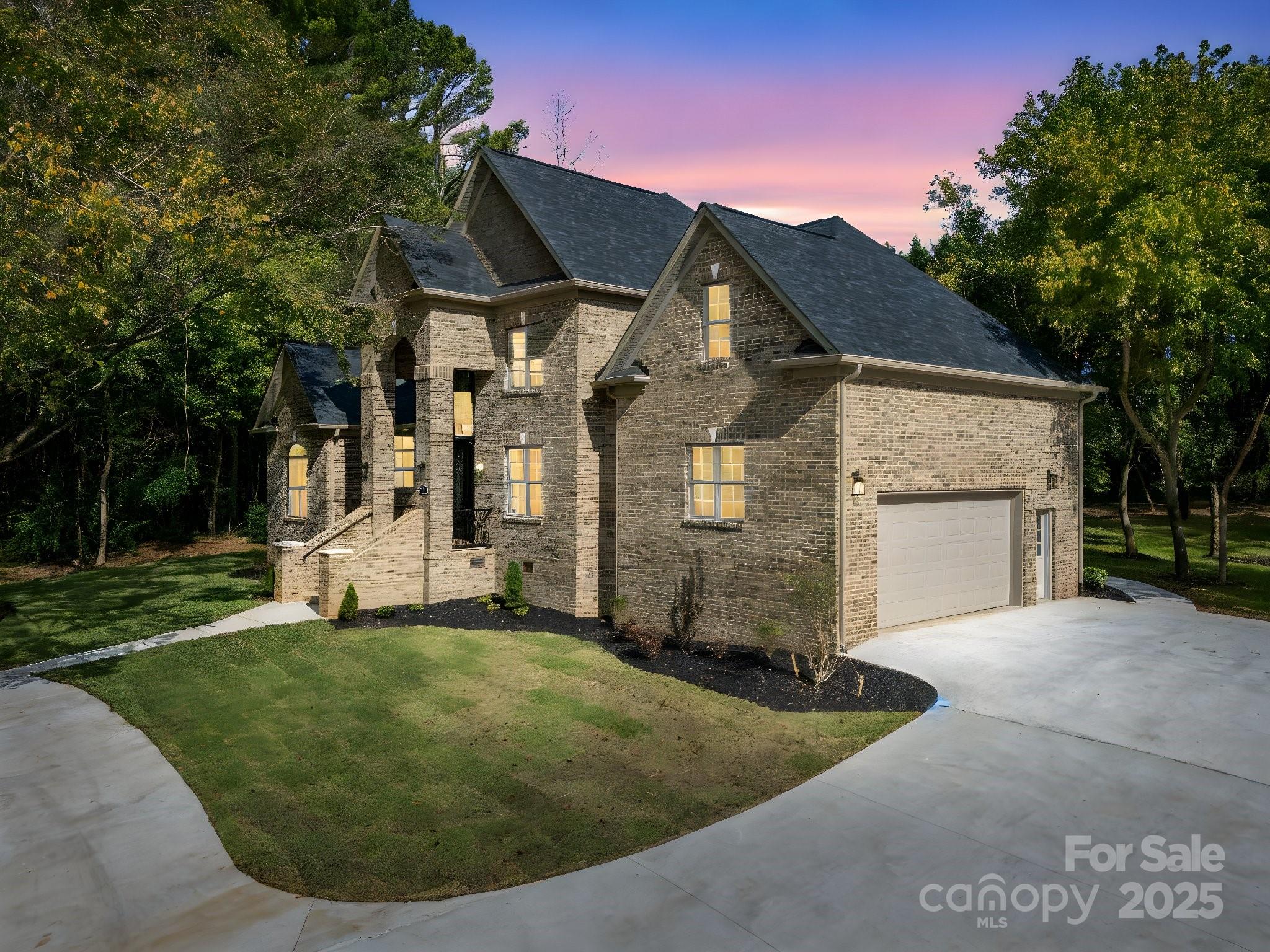 209 E Glenview Drive Property Photo
