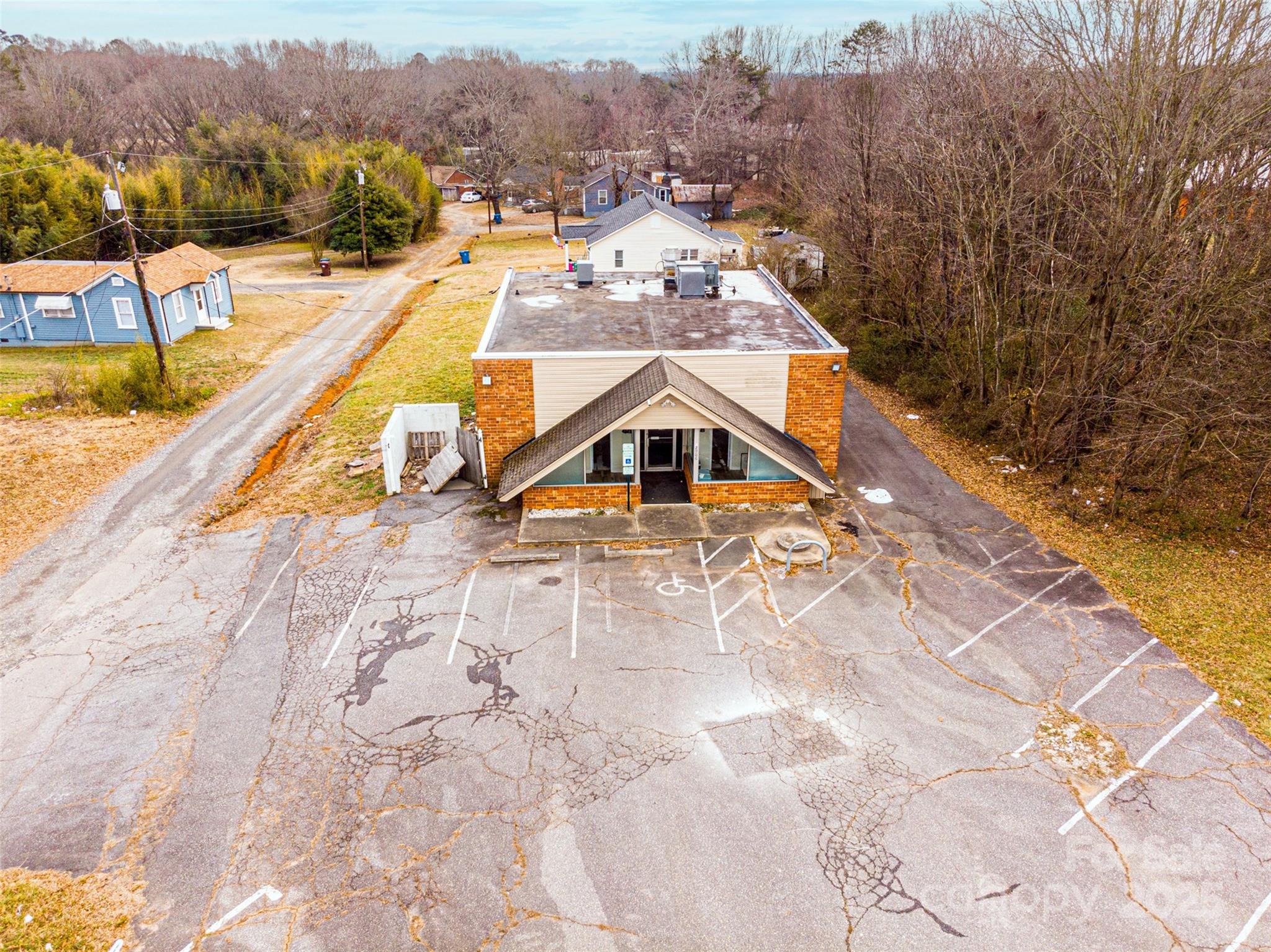 2902 & 2906 Springs Road Property Photo 4