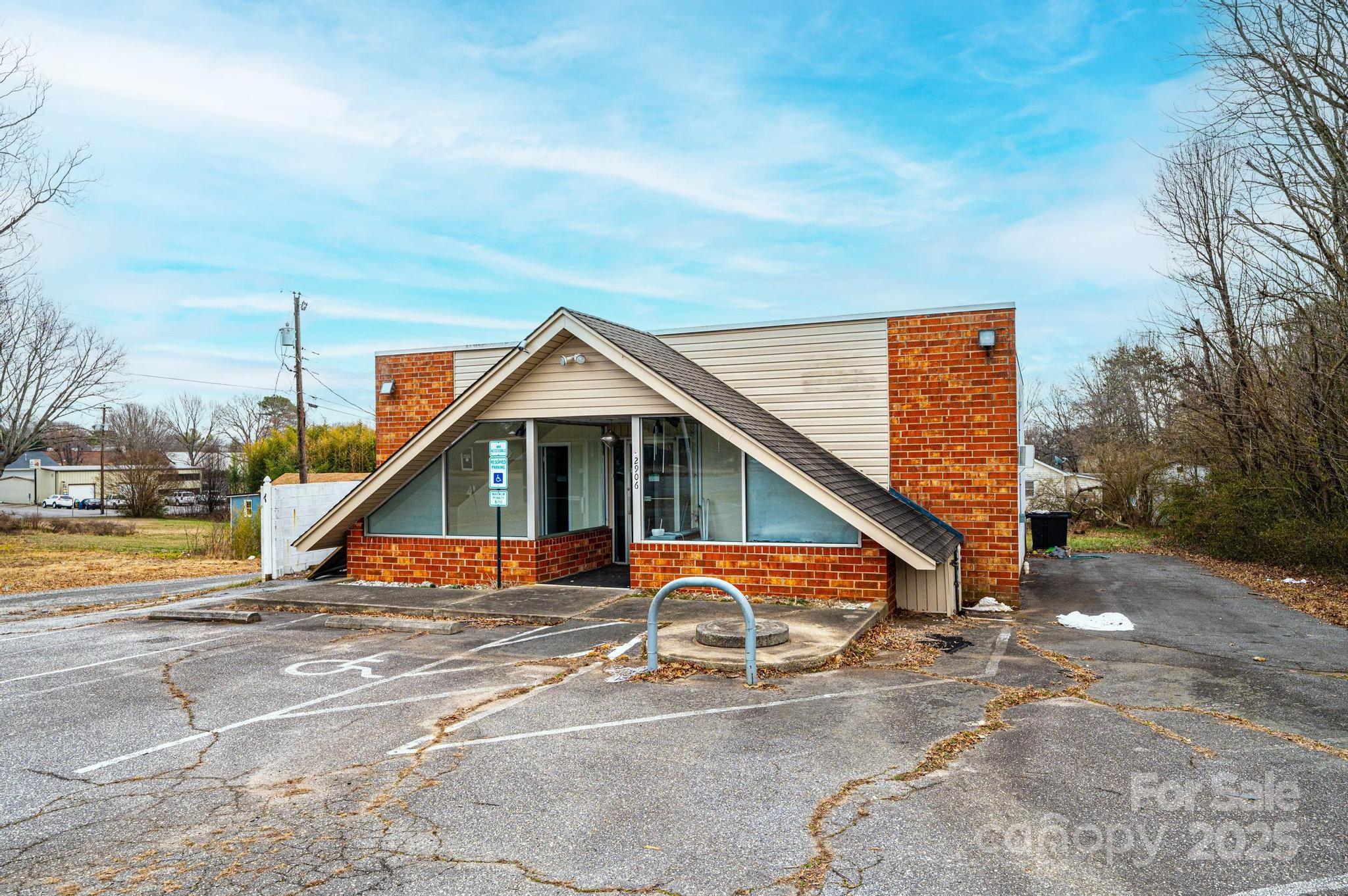2902 & 2906 Springs Road Property Photo 7