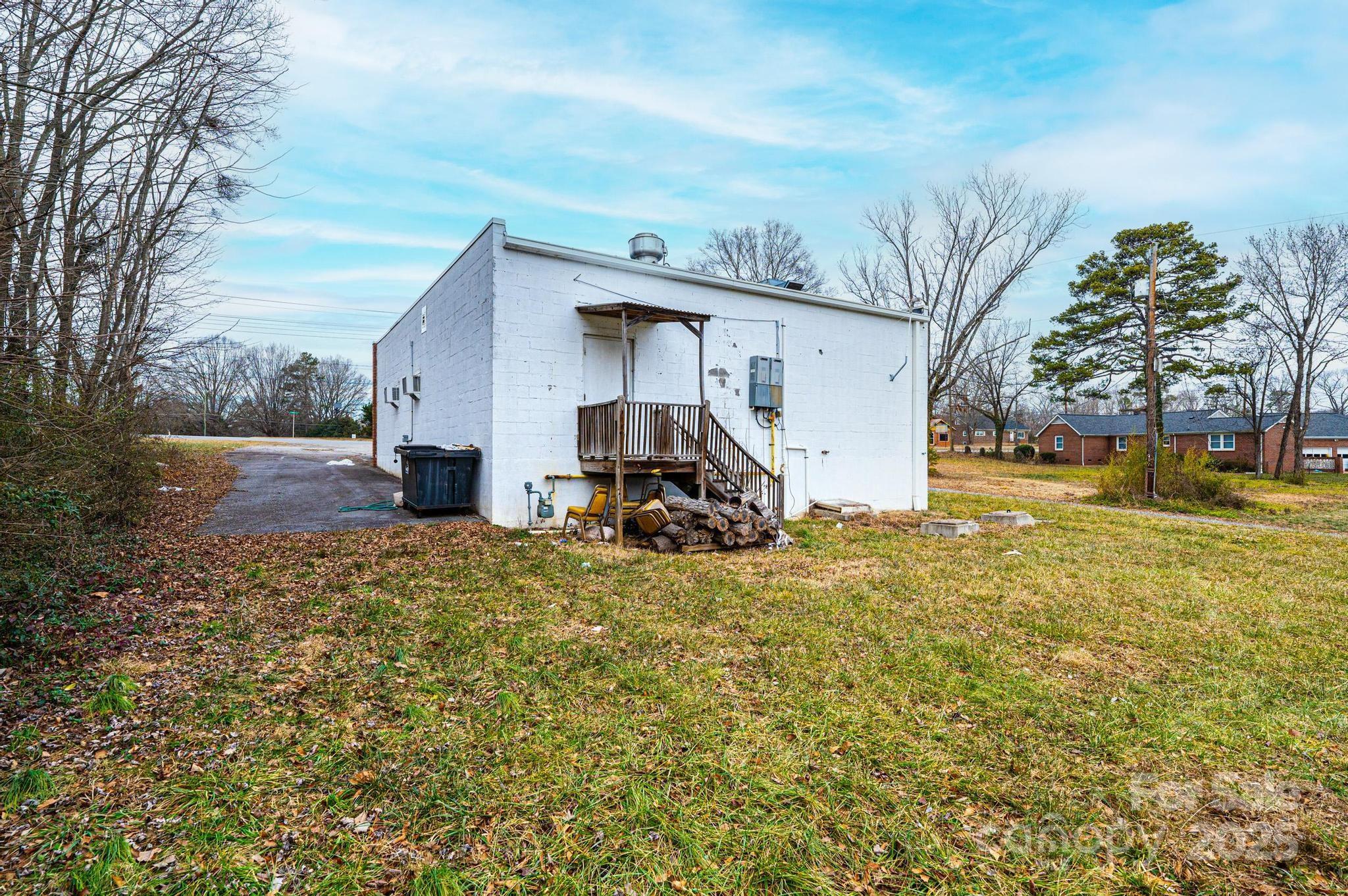 2902 & 2906 Springs Road Property Photo 10