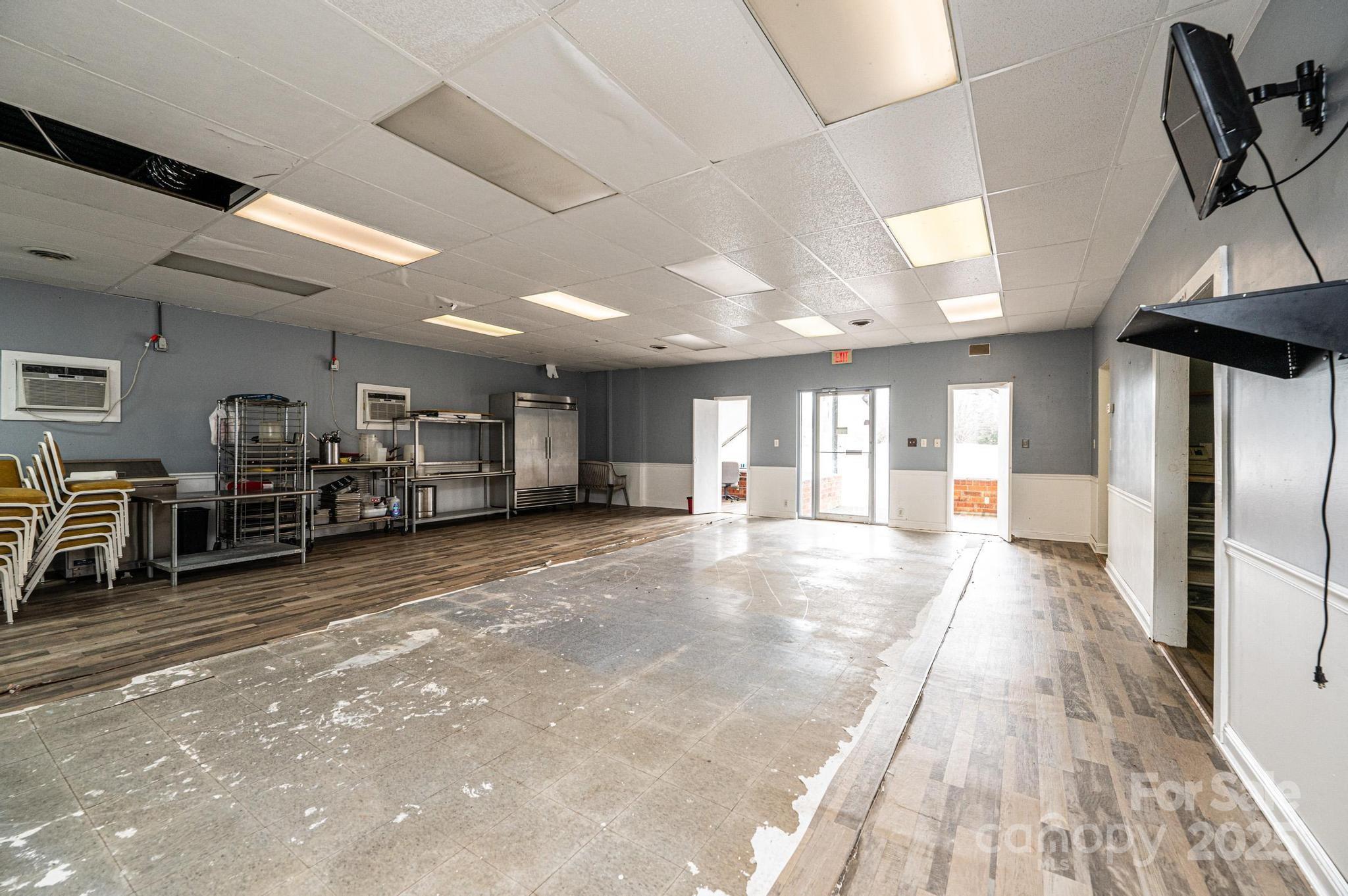 2902 & 2906 Springs Road Property Photo 14