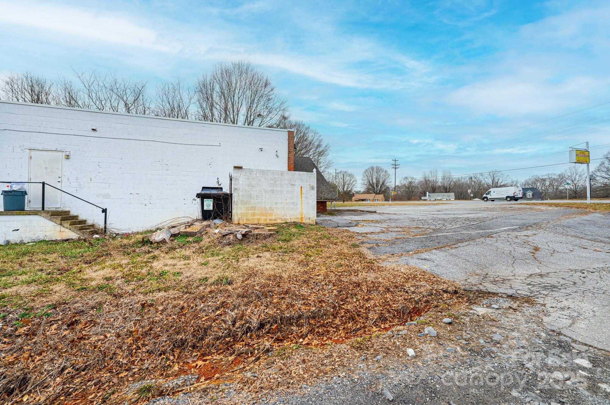 2902 & 2906 Springs Road Property Photo 35