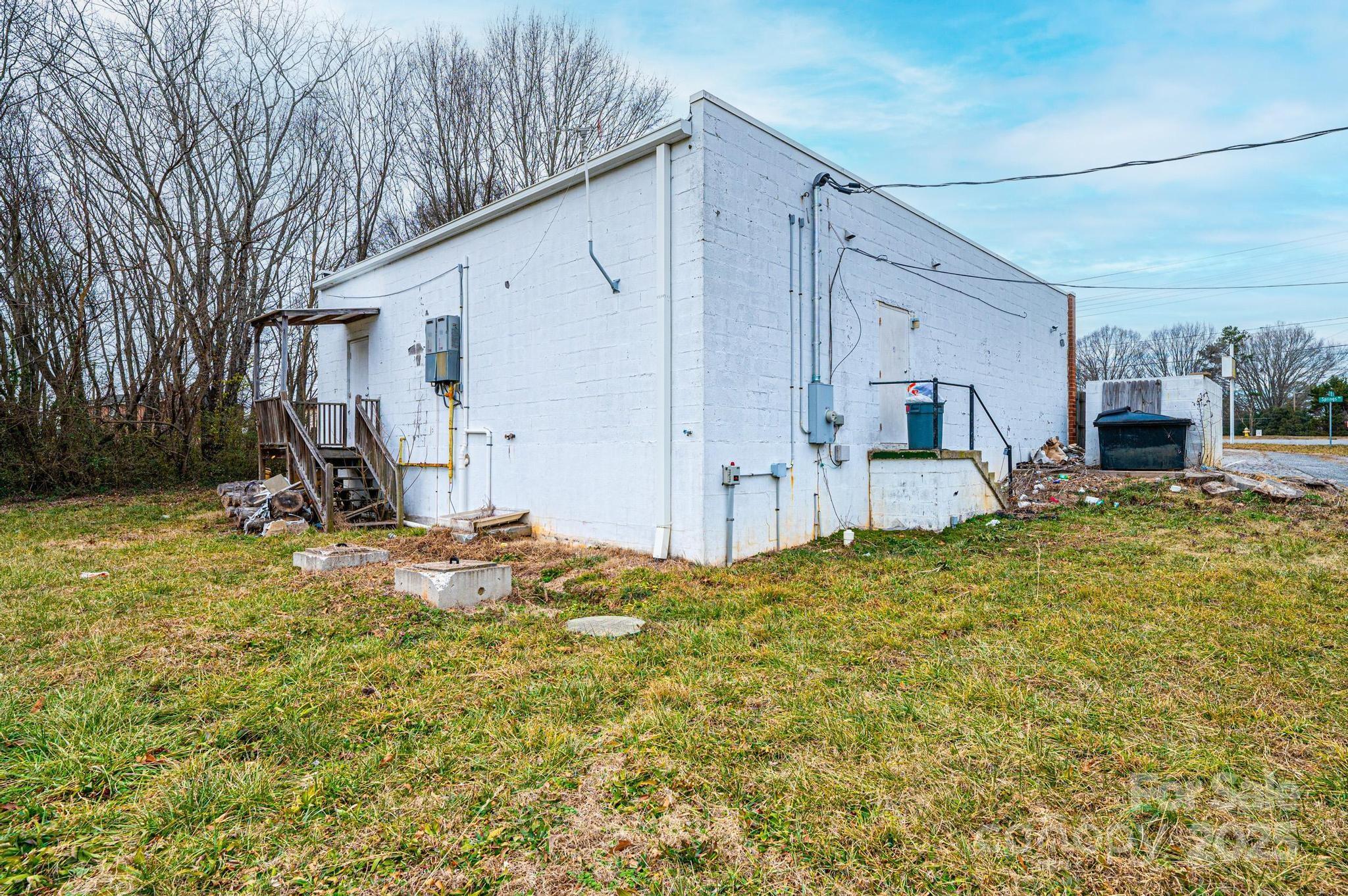 2902 & 2906 Springs Road Property Photo 37