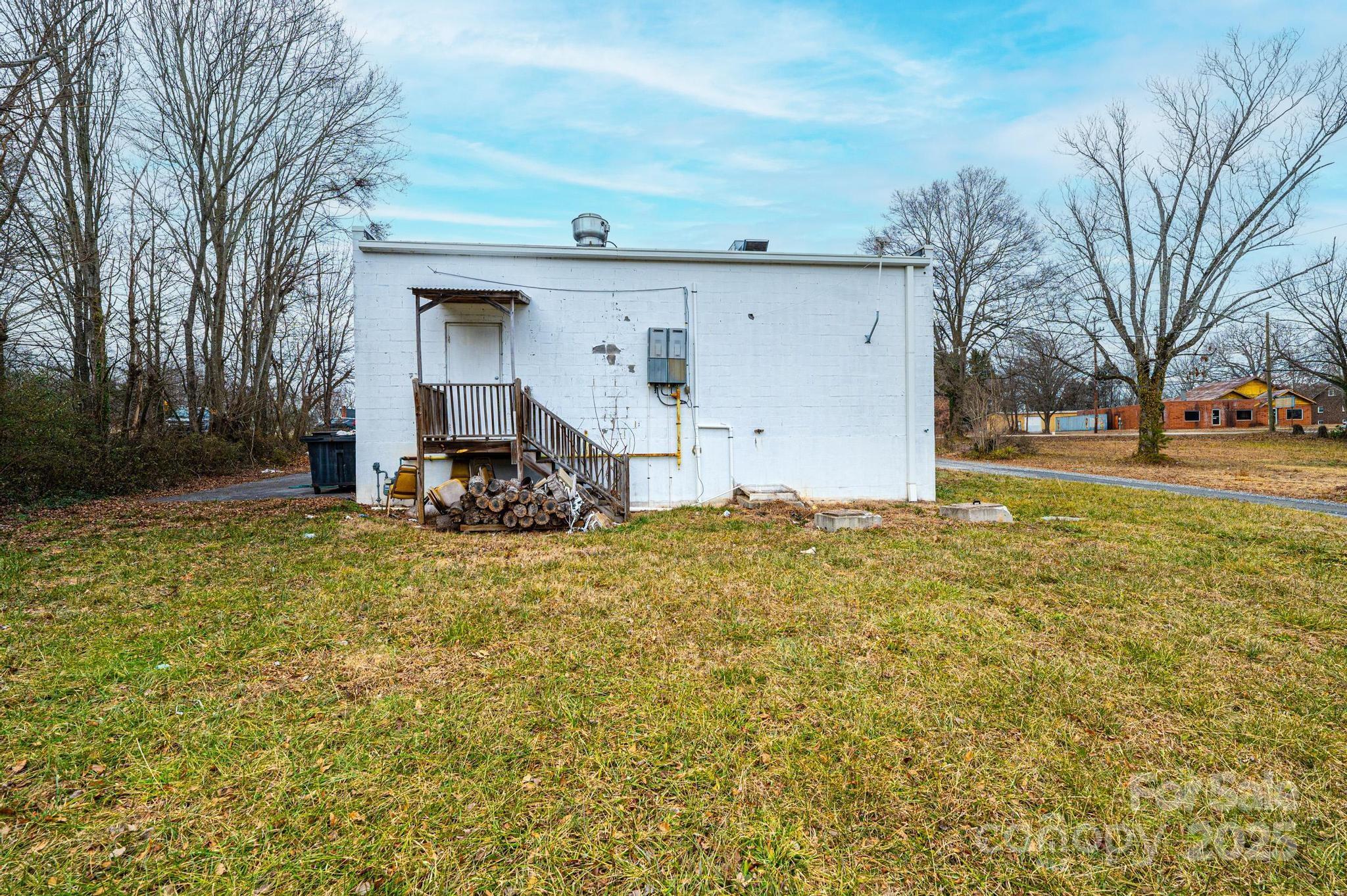 2902 & 2906 Springs Road Property Photo 38
