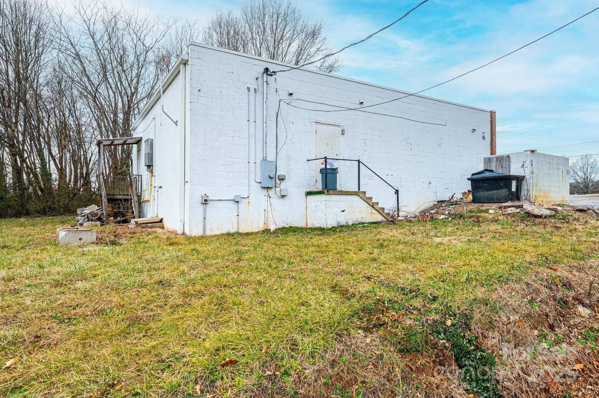 2902 & 2906 Springs Road Property Photo 39