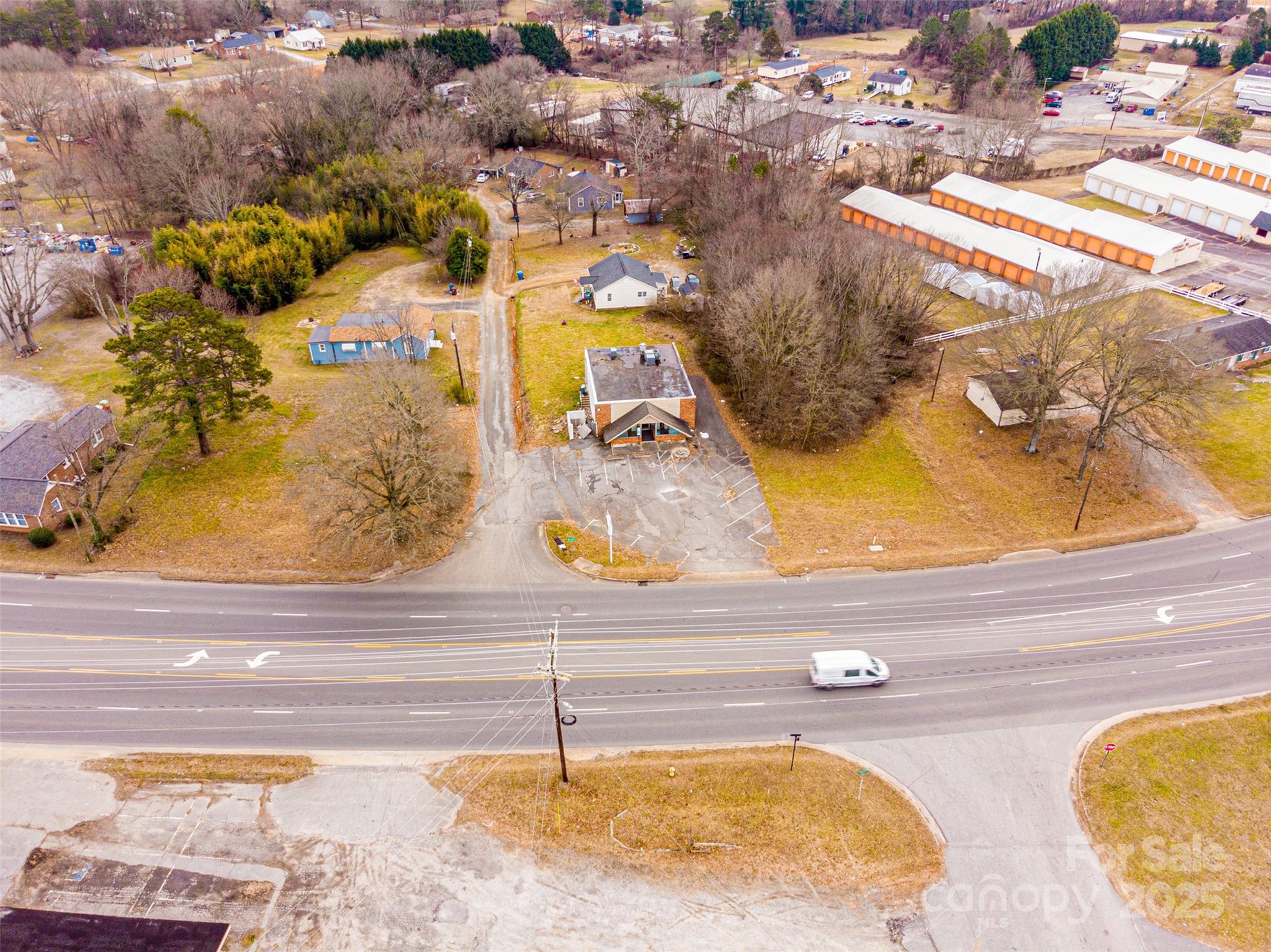 2902 & 2906 Springs Road Property Photo 43