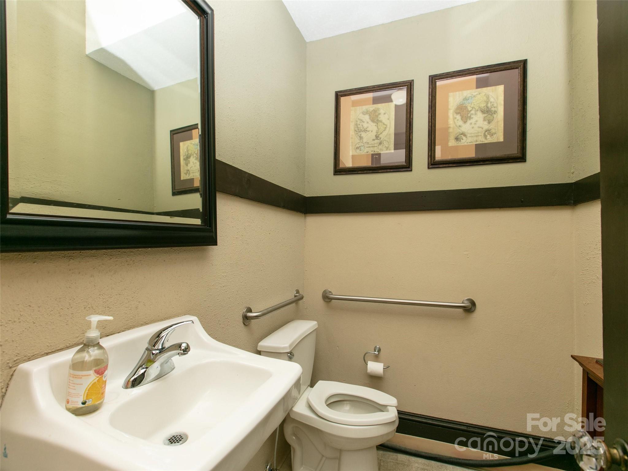 317 N Main Street 200 Property Photo 5