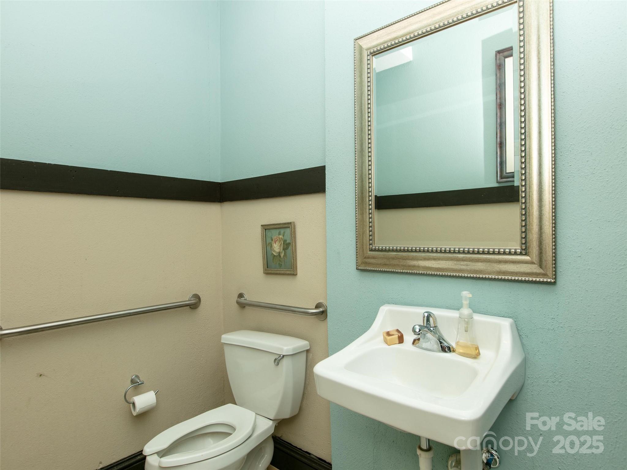 317 N Main Street 200 Property Photo 12
