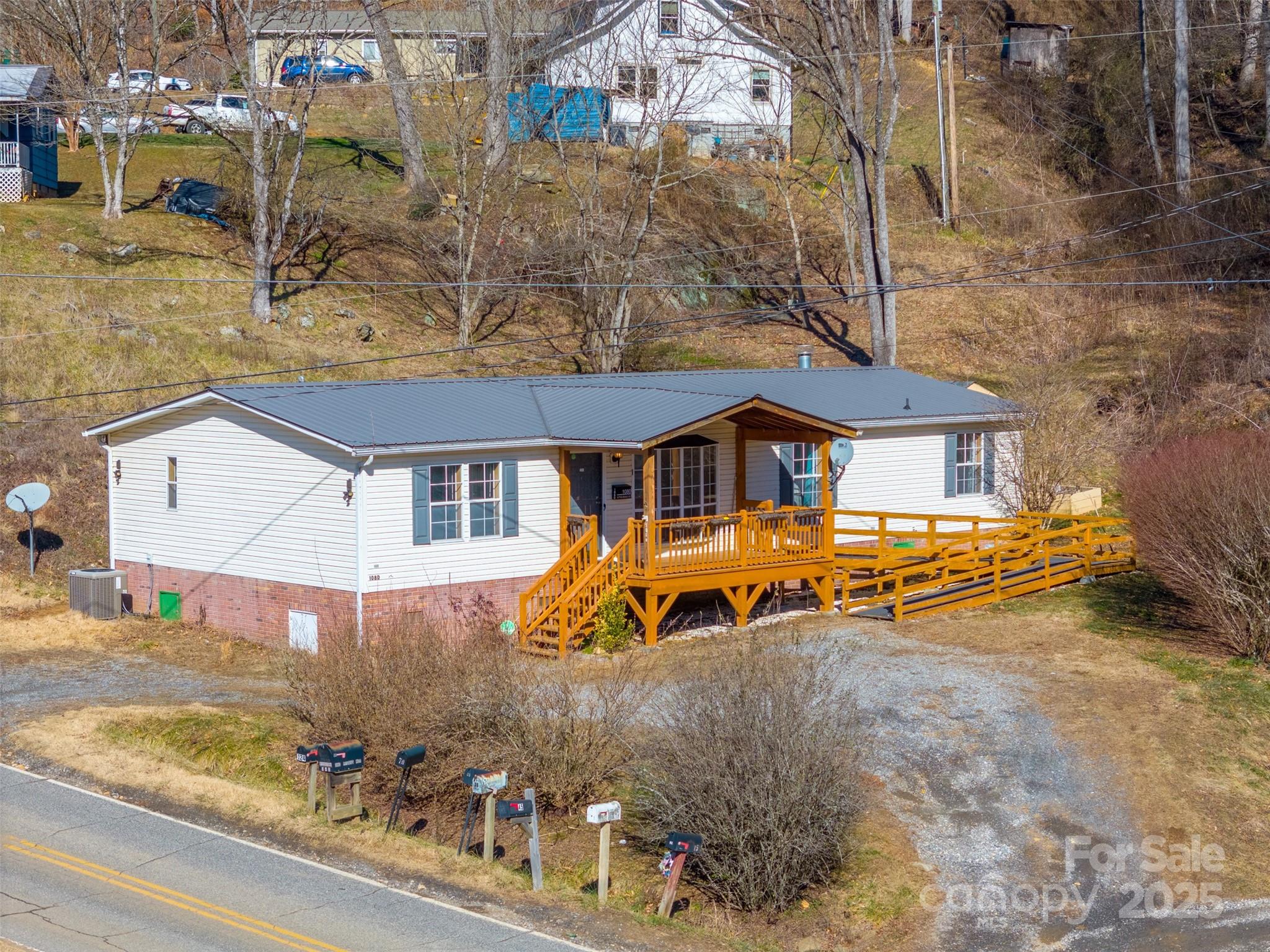 1080 Sutton Branch Property Photo