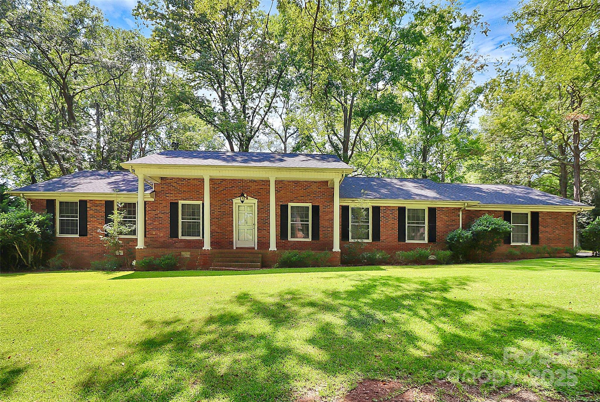 1801 Windsor Drive Property Photo