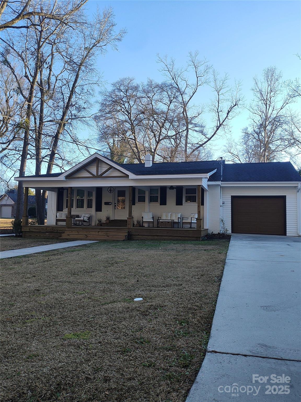 114 E Frink Street Property Photo