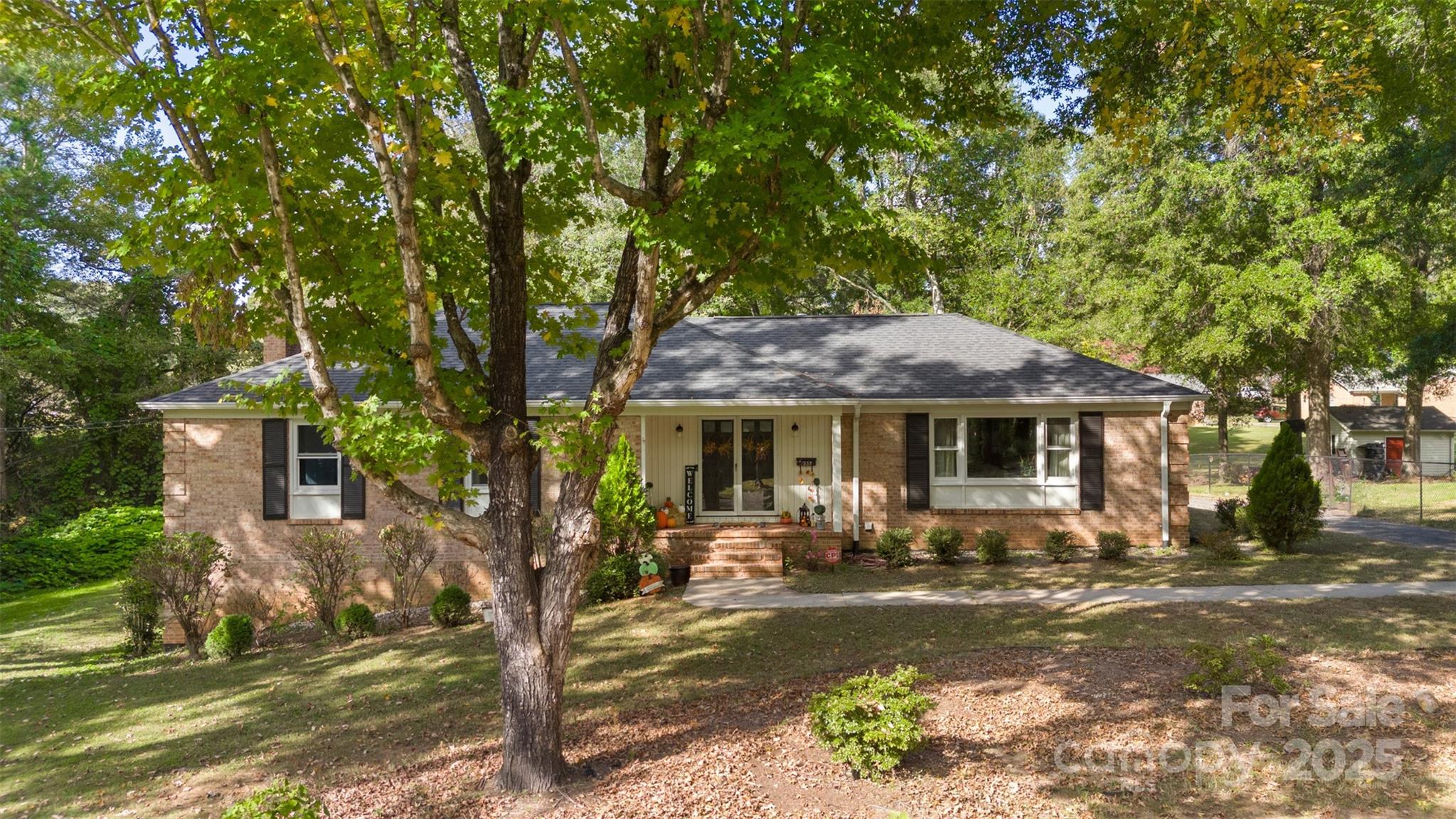 1935 Berkshire Drive Property Photo