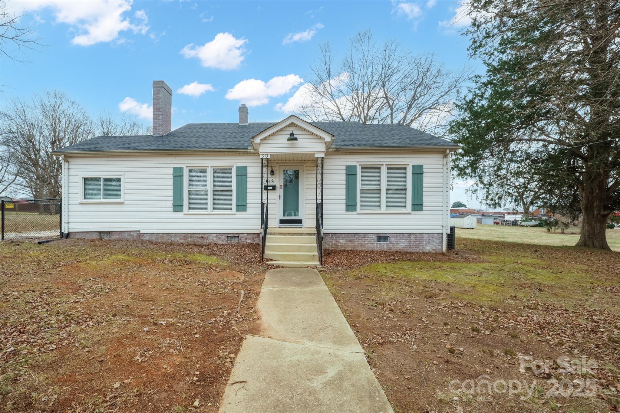 913 S Franklin Street Property Photo
