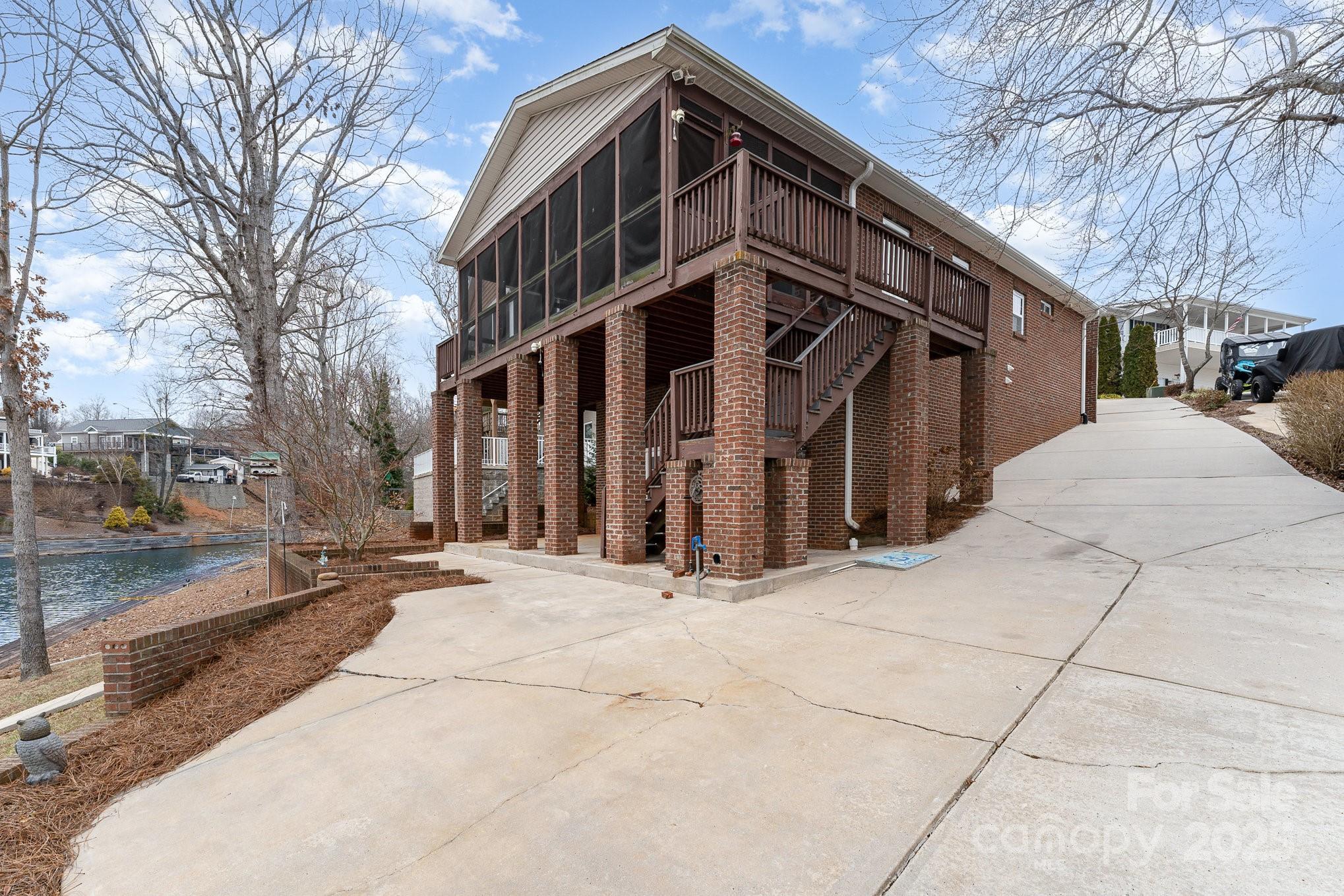 182 Grand View Drive Property Photo