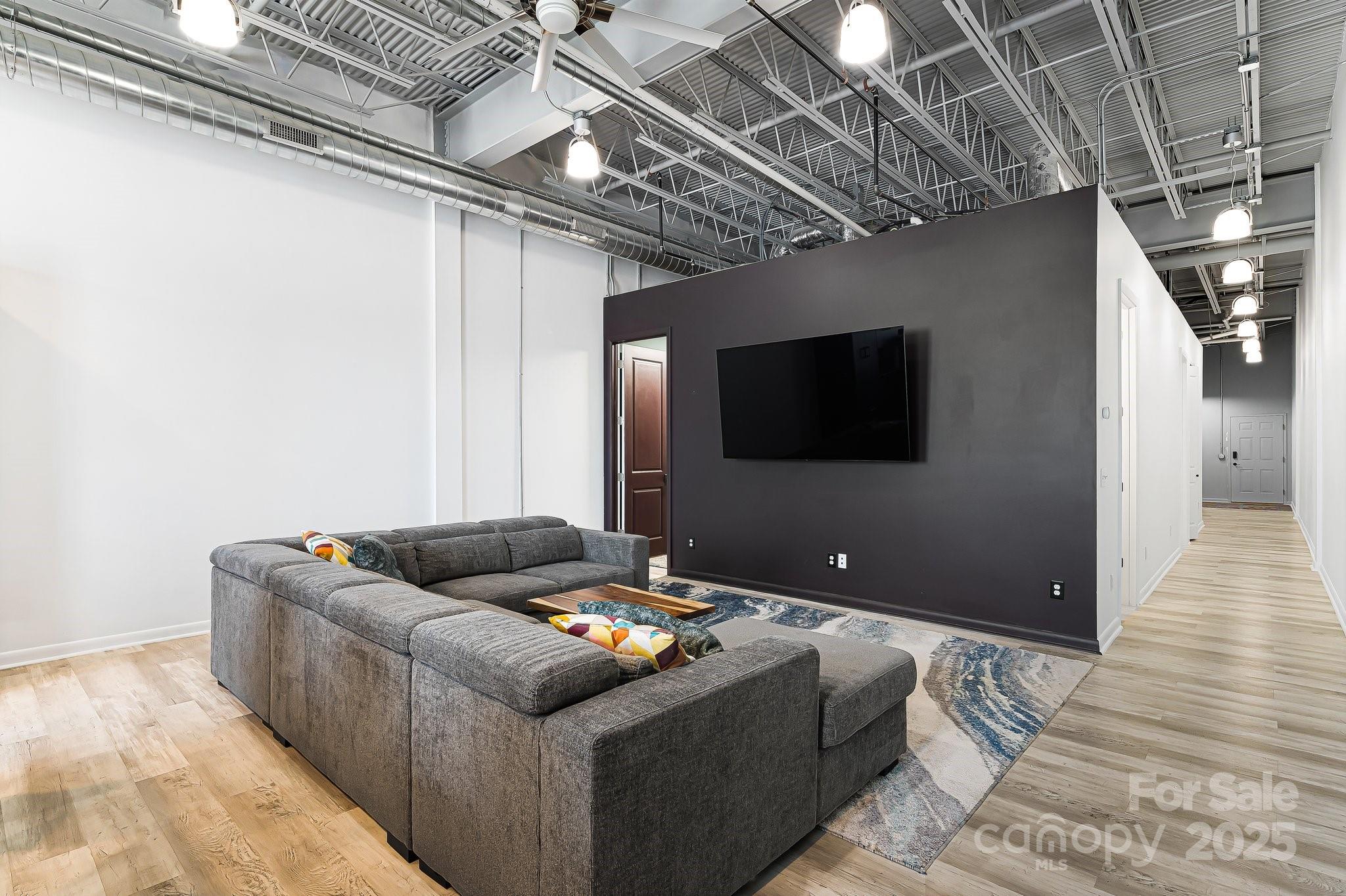 215 S Jefferson Avenue 107 Property Photo 11