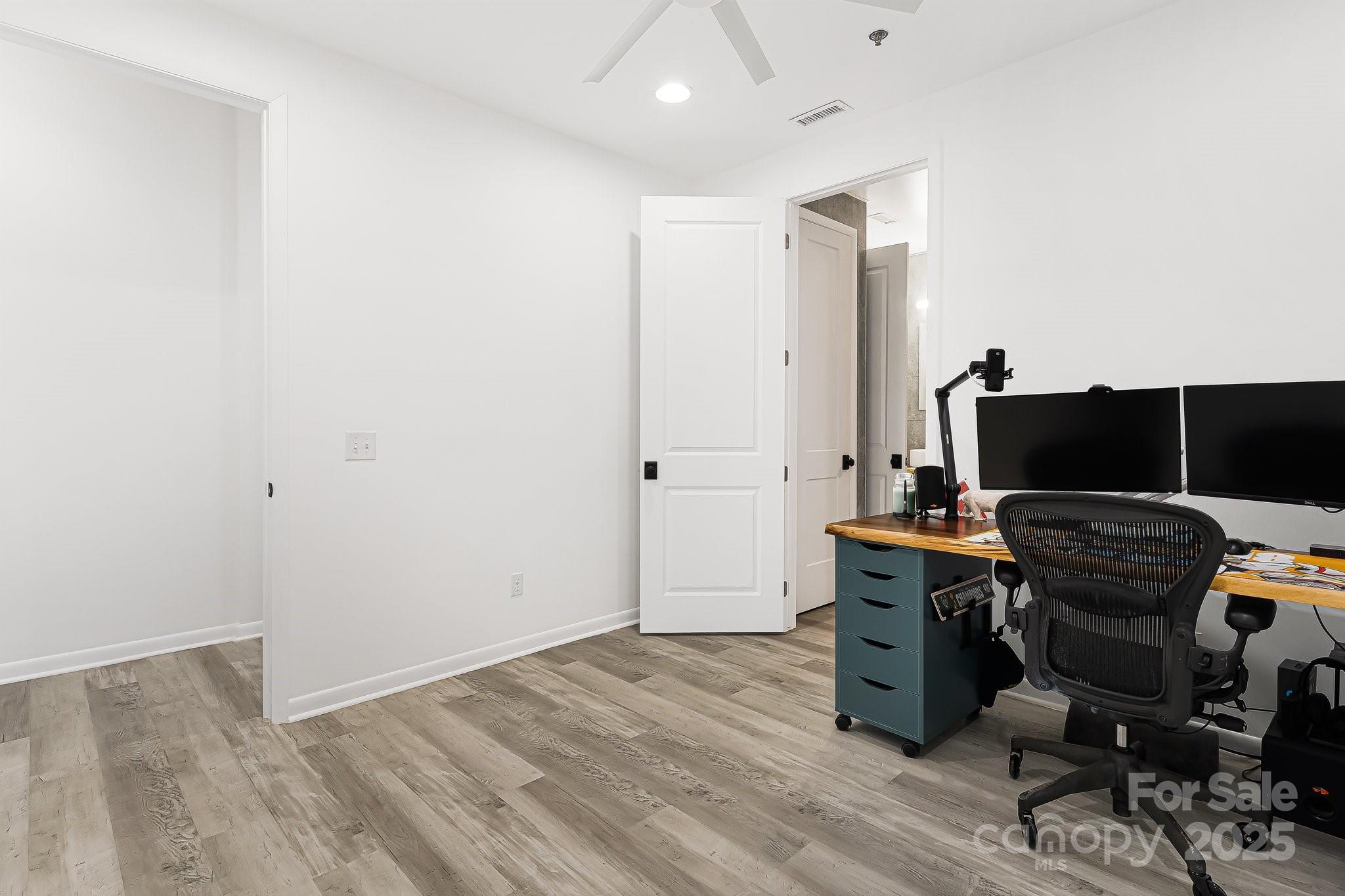 215 S Jefferson Avenue 107 Property Photo 18