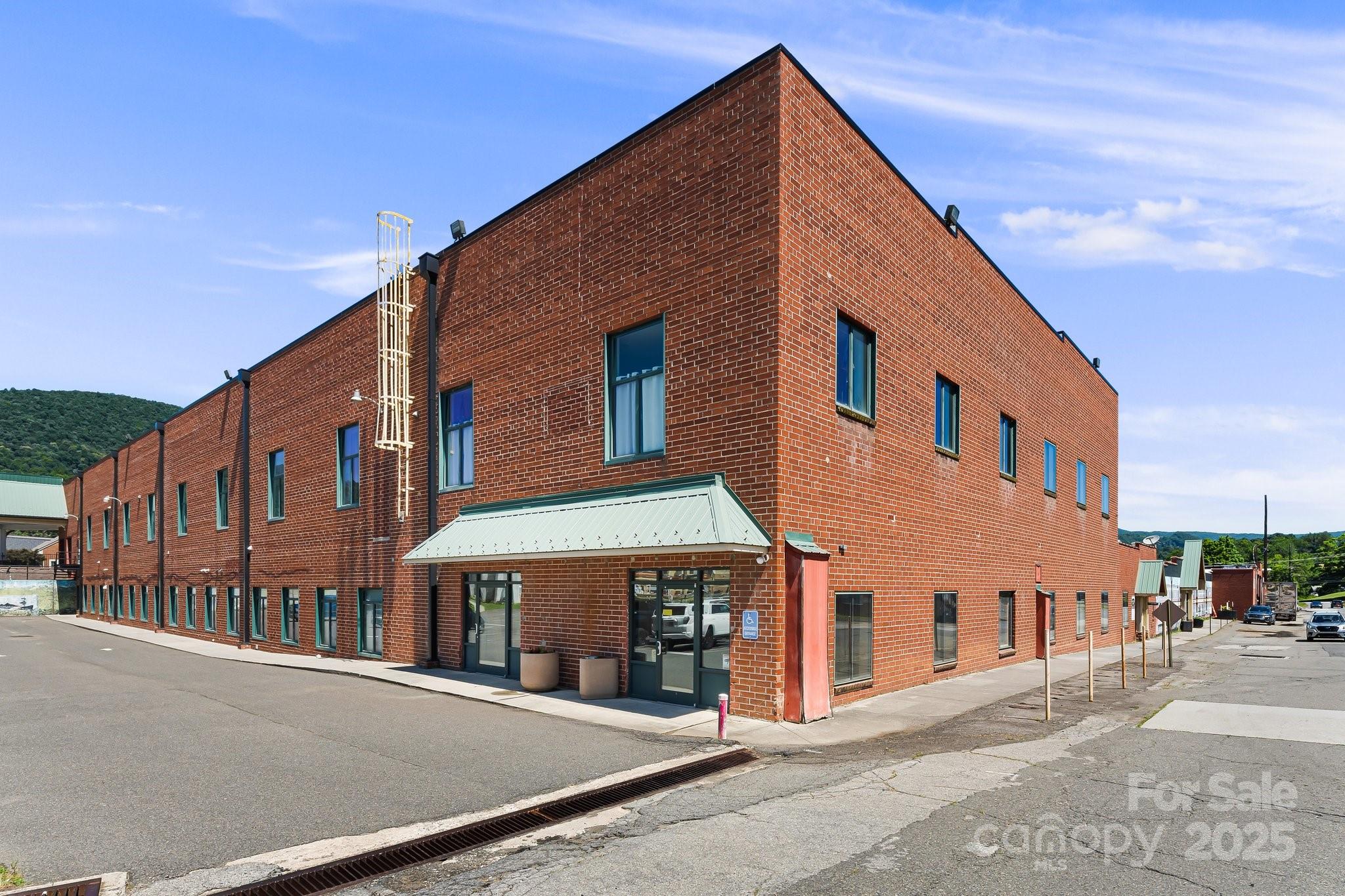 215 S Jefferson Avenue 107 Property Photo 26