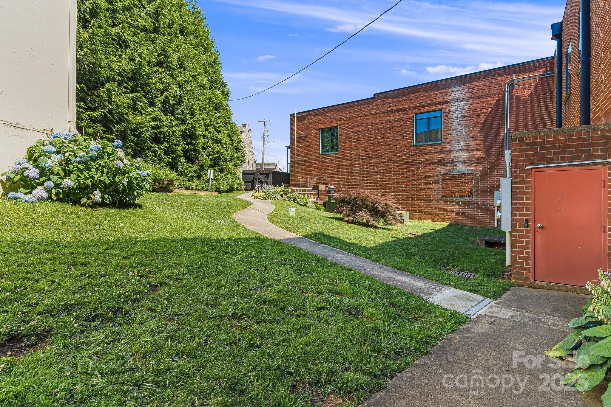 215 S Jefferson Avenue 107 Property Photo 27