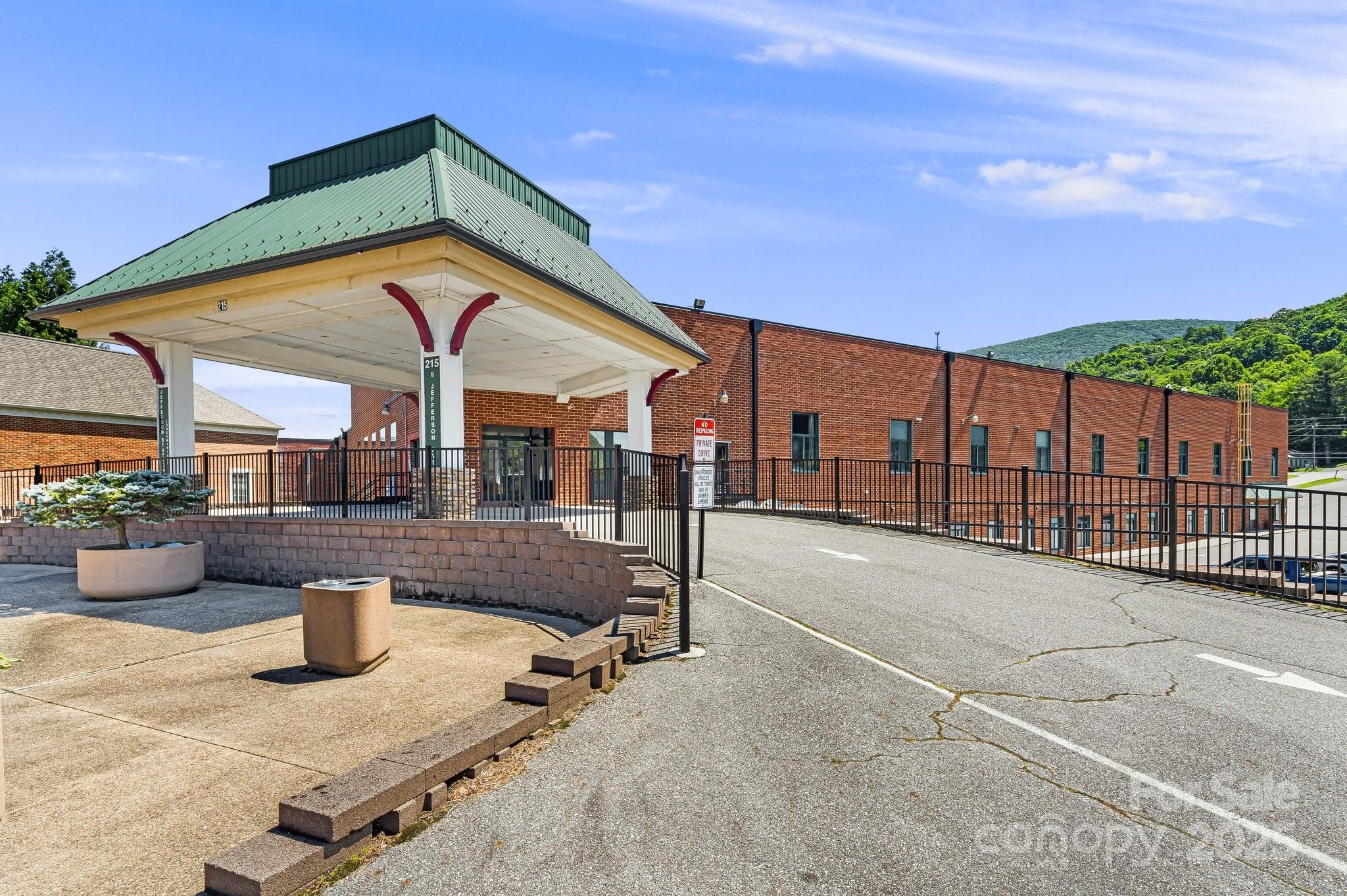 215 S Jefferson Avenue 107 Property Photo 29