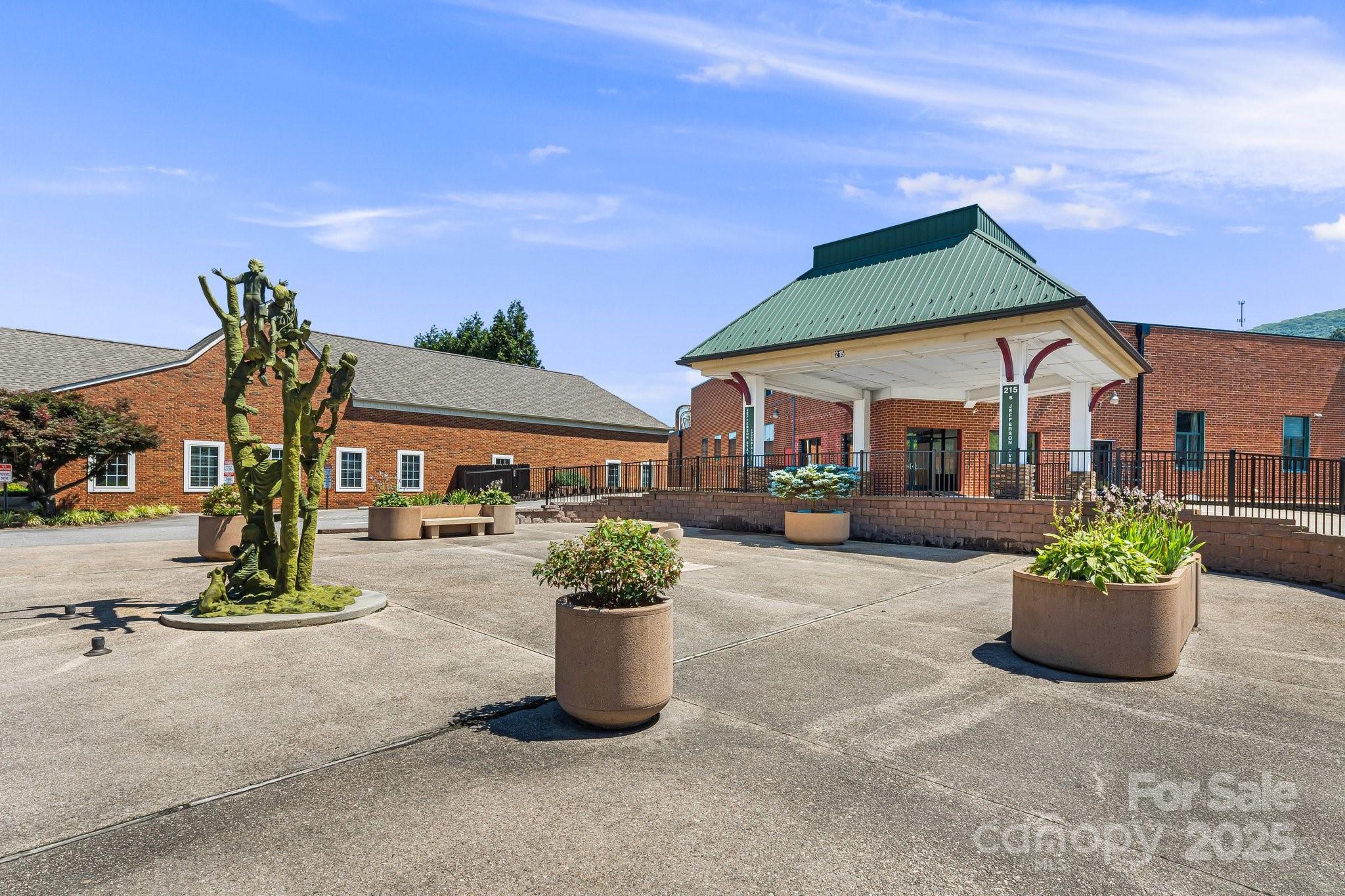 215 S Jefferson Avenue 107 Property Photo 32