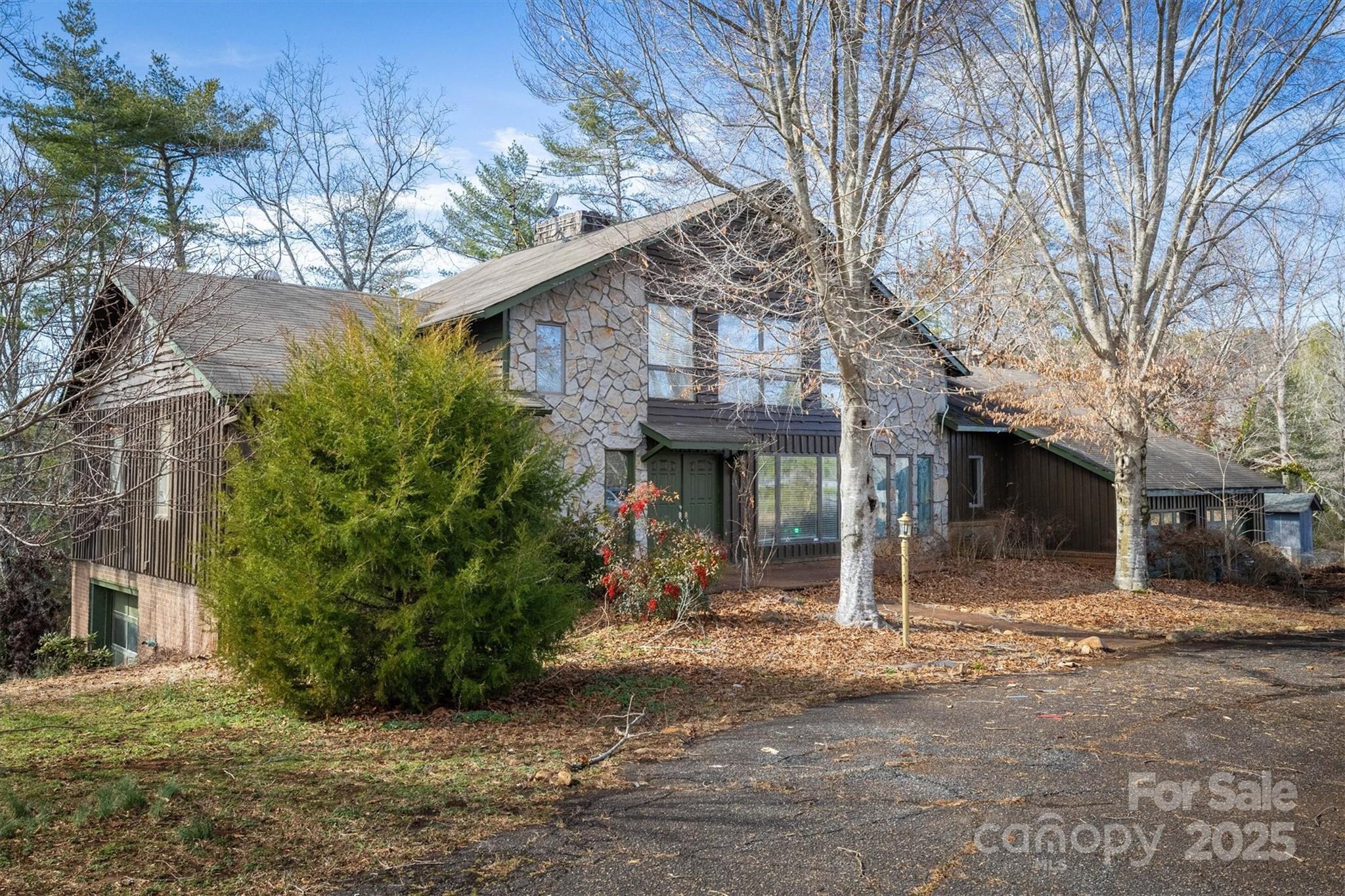 3827 River Road Property Photo