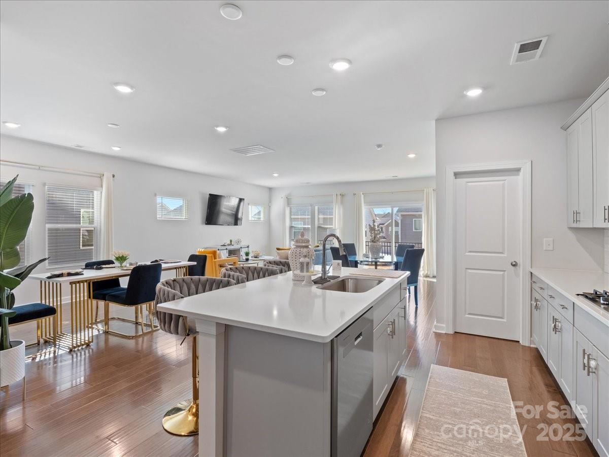 571 Palmarosa Street 130 Property Photo 9