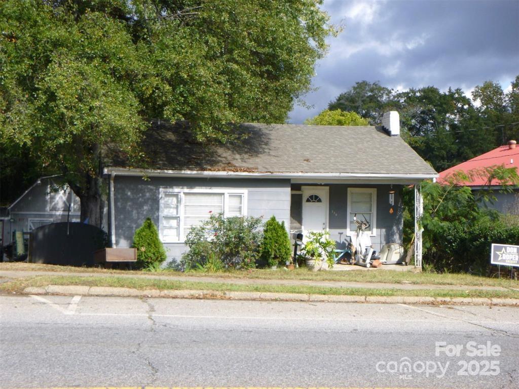 204 E Trade Street Property Photo 2