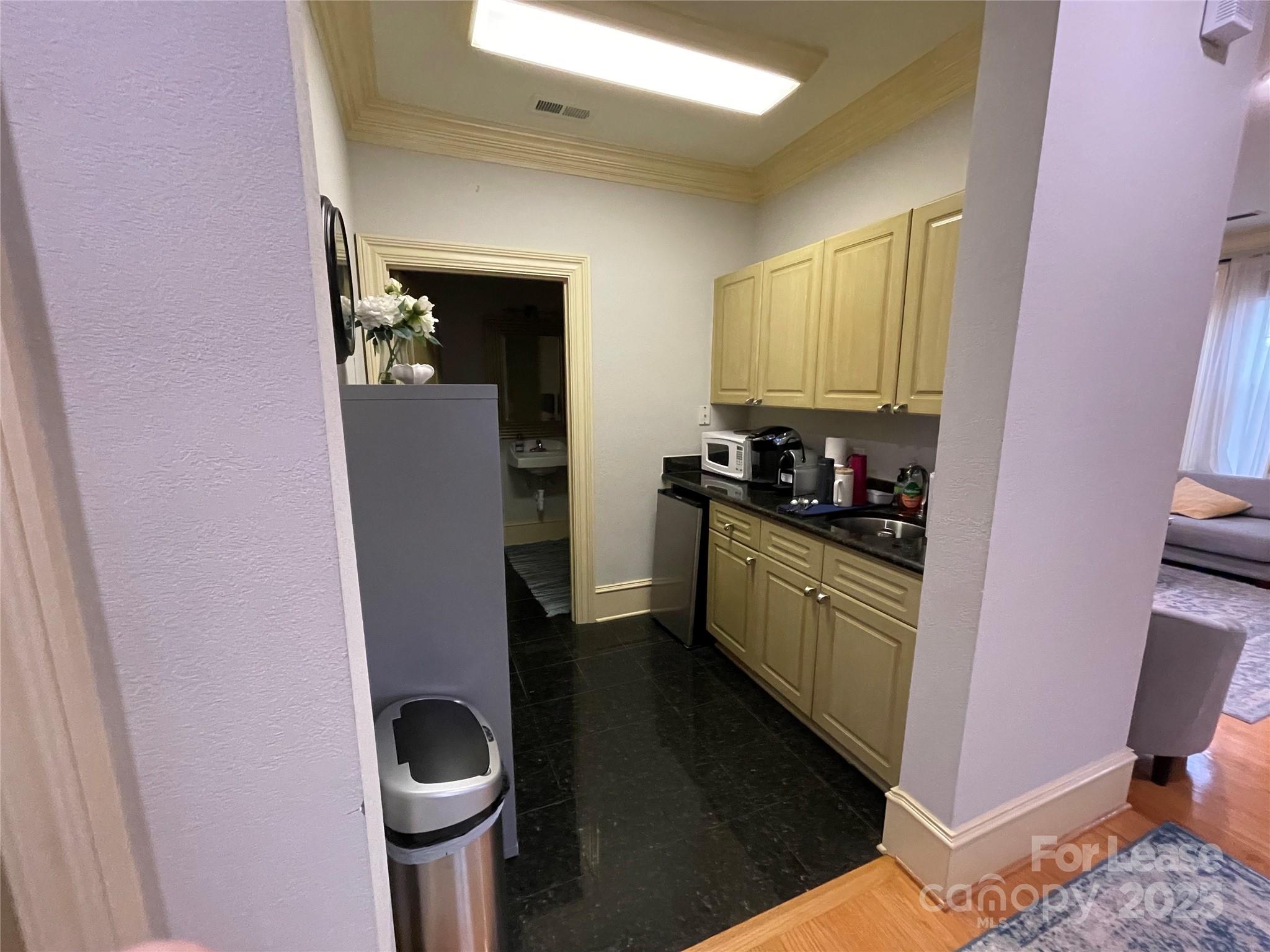 18151 W Catawba Avenue Property Photo 12