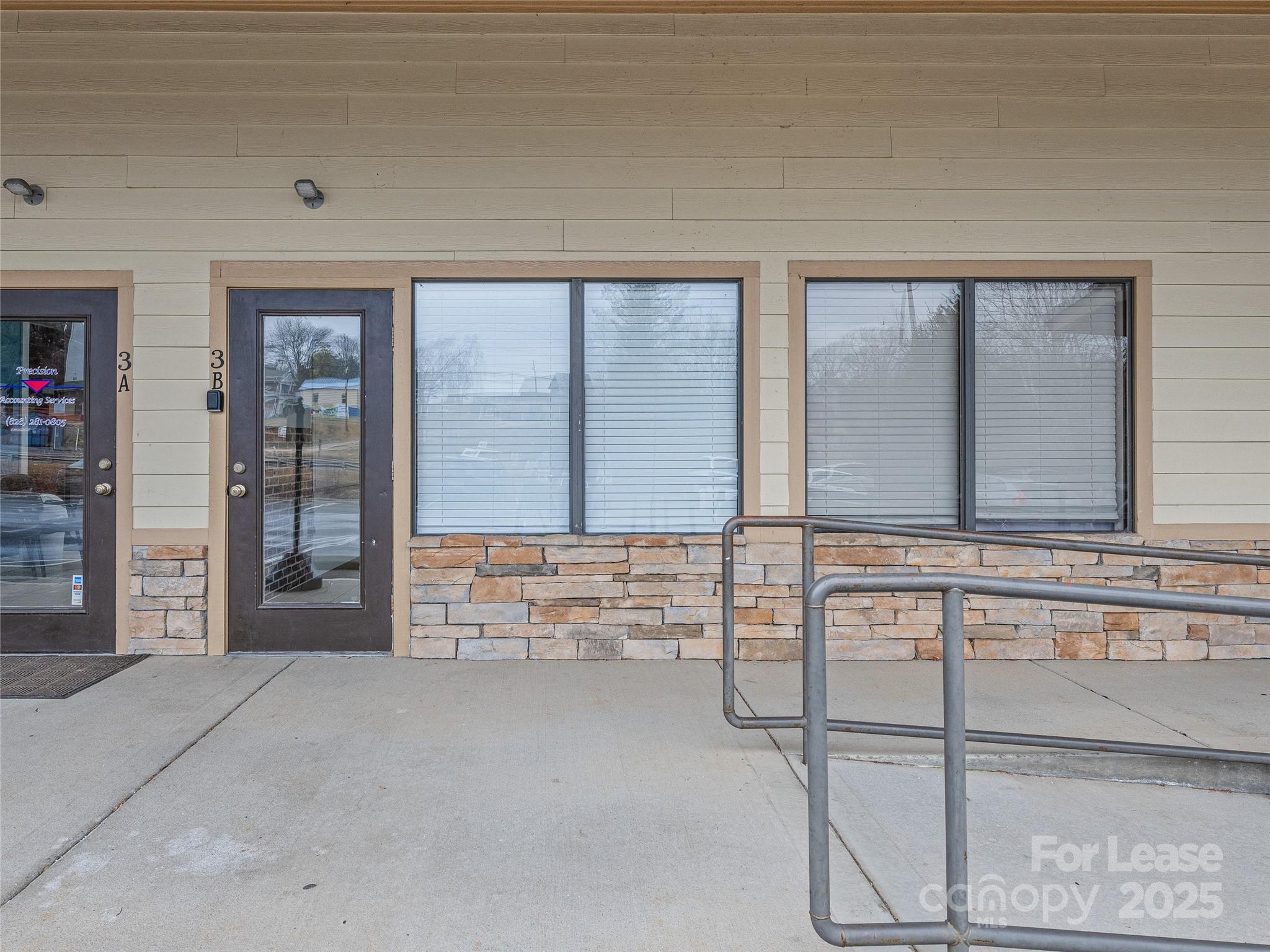 876 New Leicester Highway 3b Property Photo 2