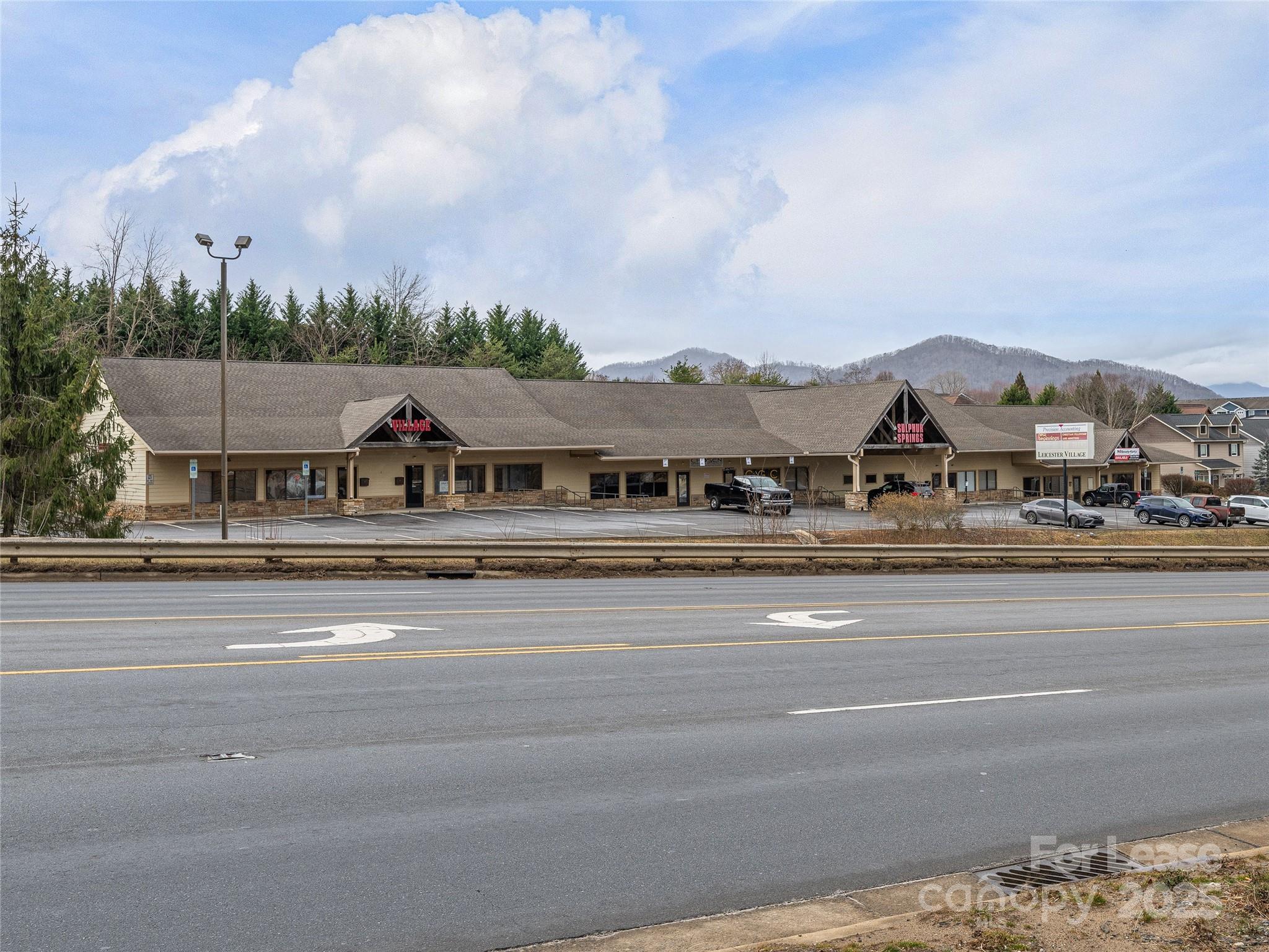 876 New Leicester Highway 3b Property Photo 3