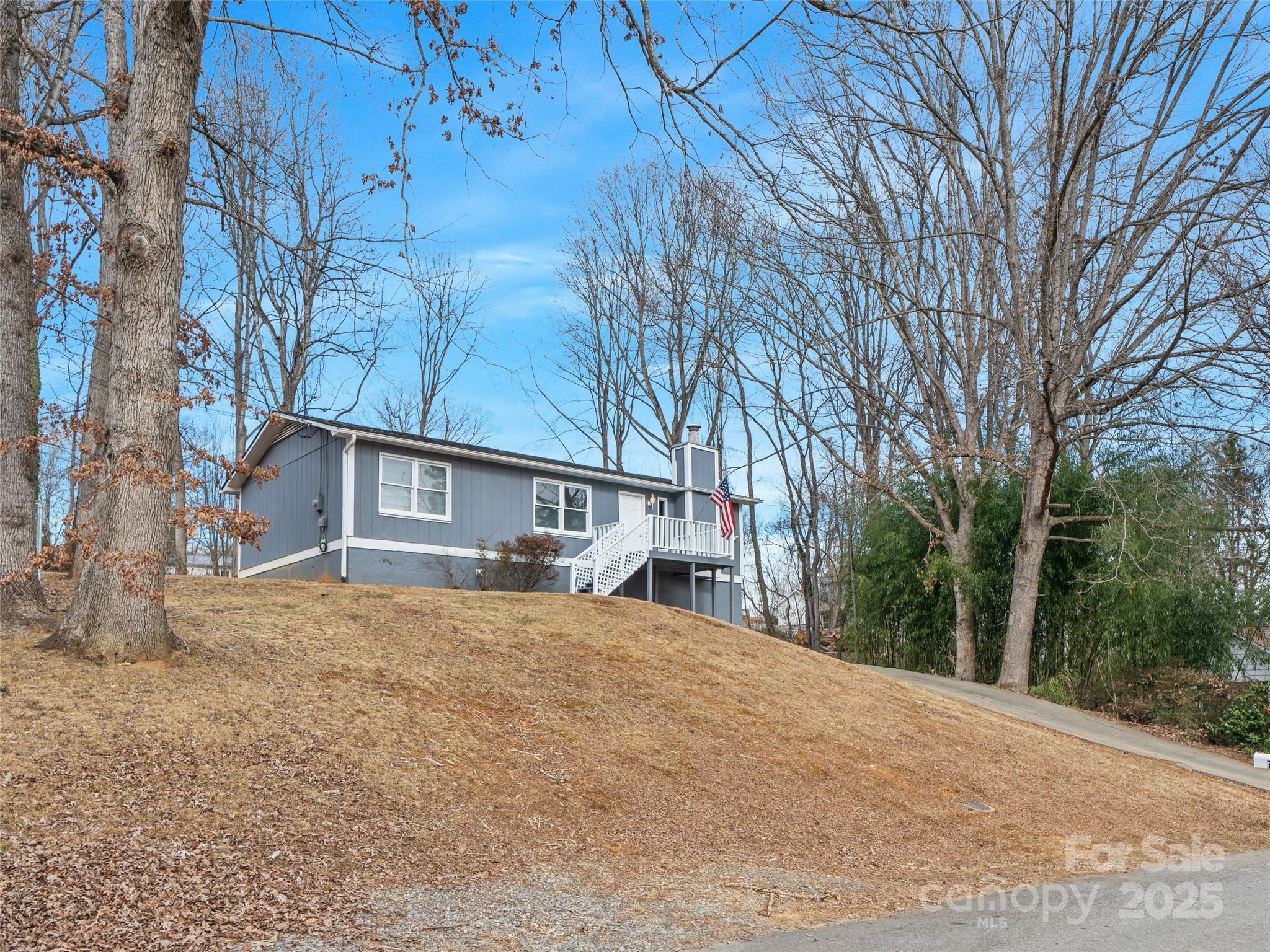 7 Holcombe Drive Property Photo