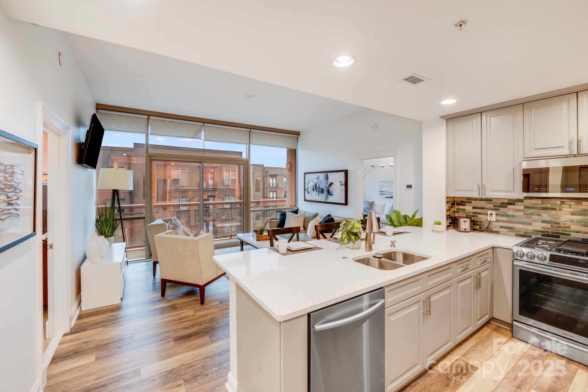 315 Arlington Avenue 607 Property Photo 1