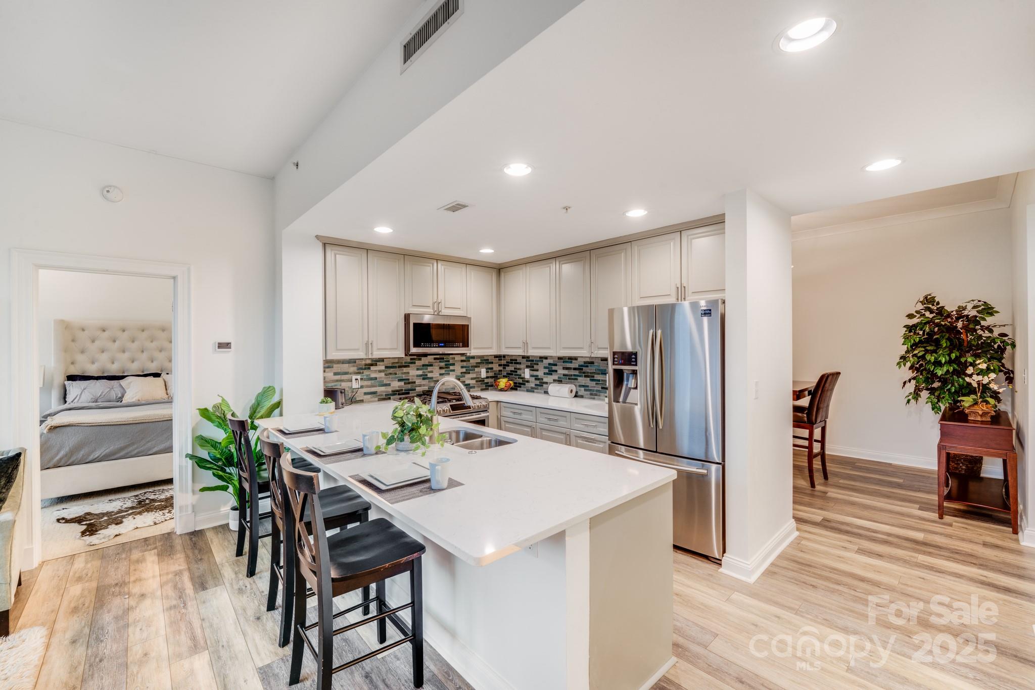 315 Arlington Avenue 607 Property Photo 2