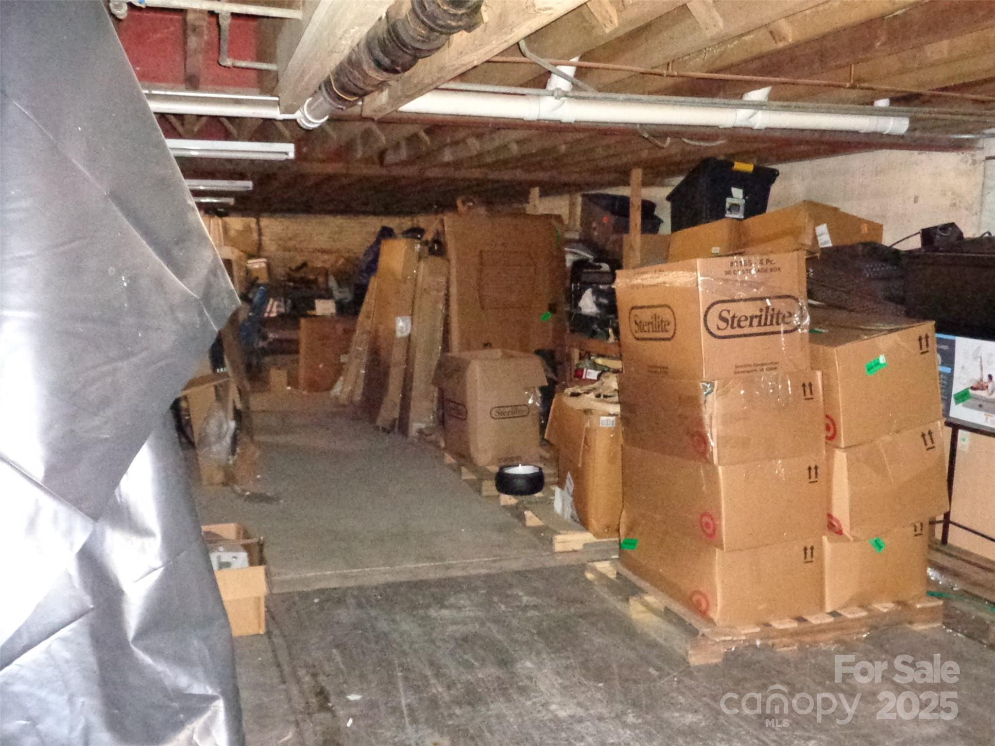 95 W Henderson Street Property Photo 5