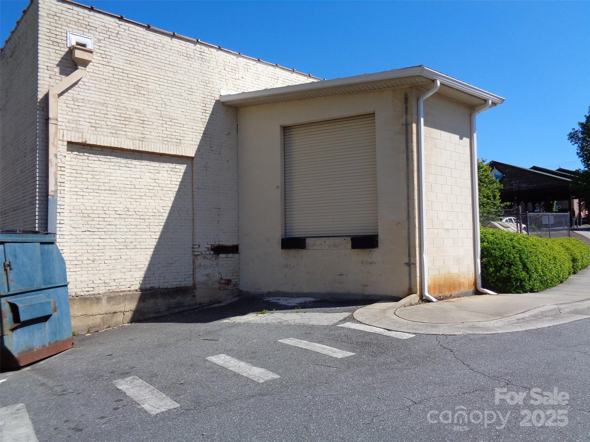 95 W Henderson Street Property Photo 7