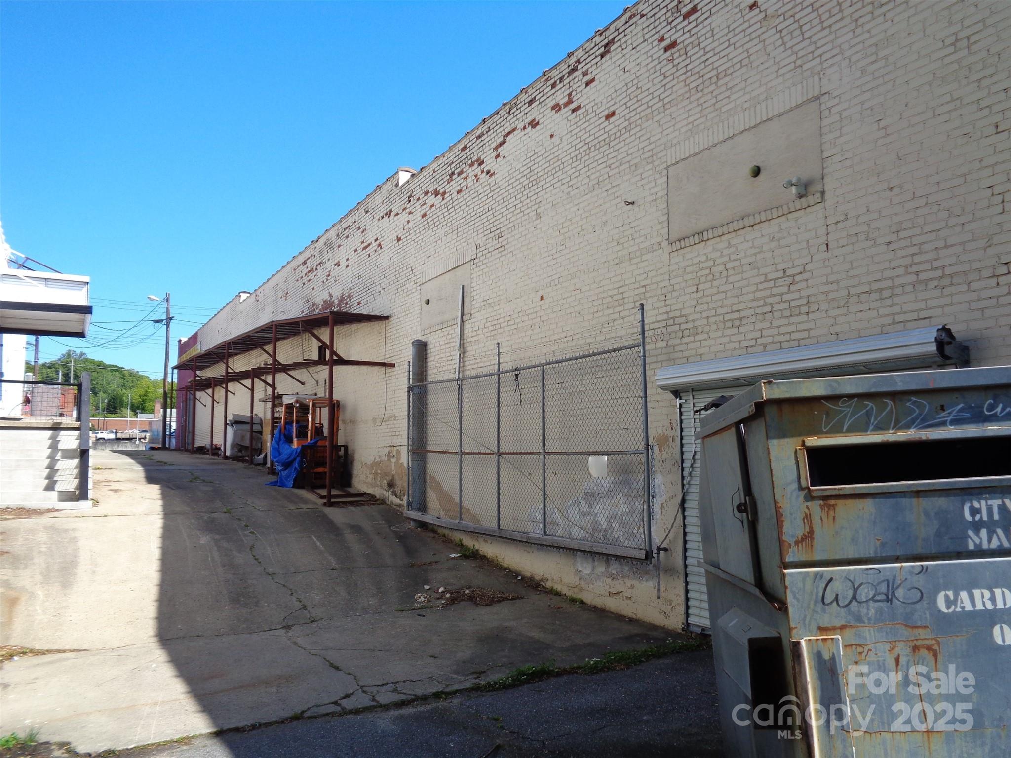 95 W Henderson Street Property Photo 9